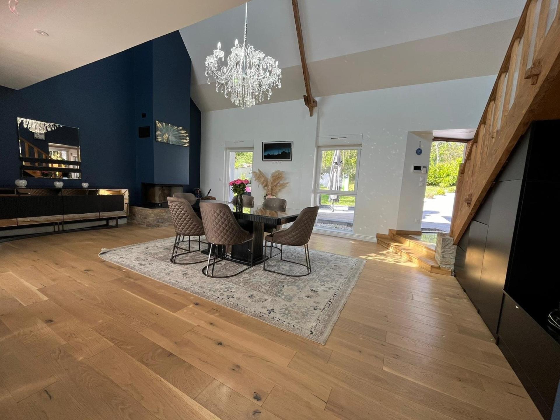 Photo 5 of the listing.