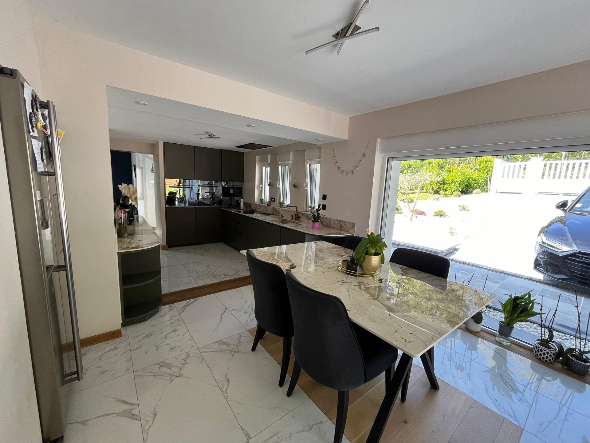 Photo 3 of the listing.