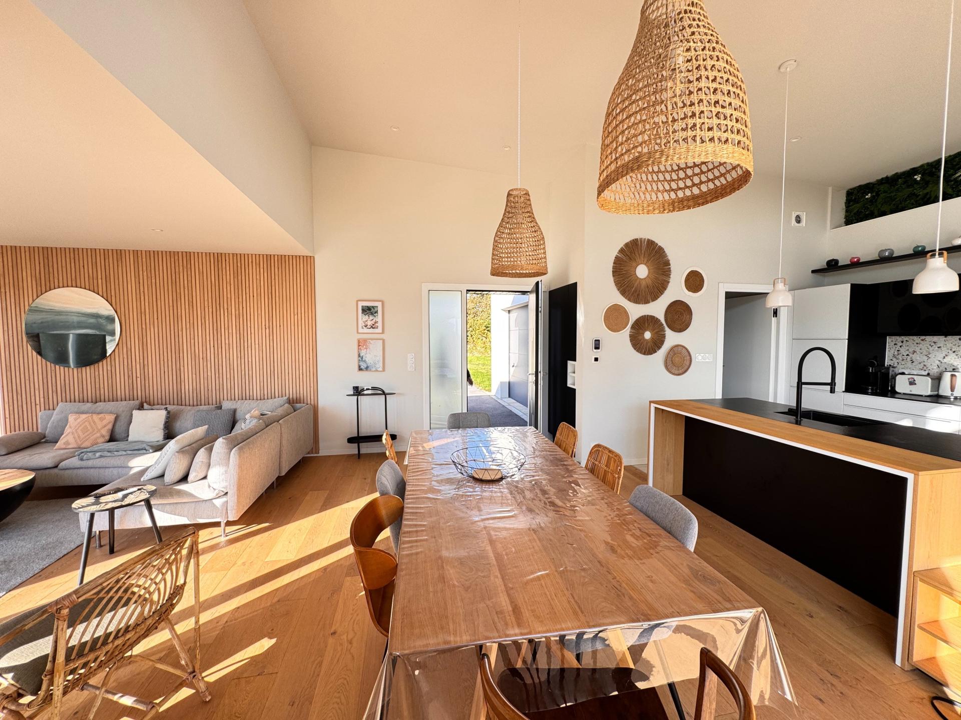 Photo 6 of the listing.