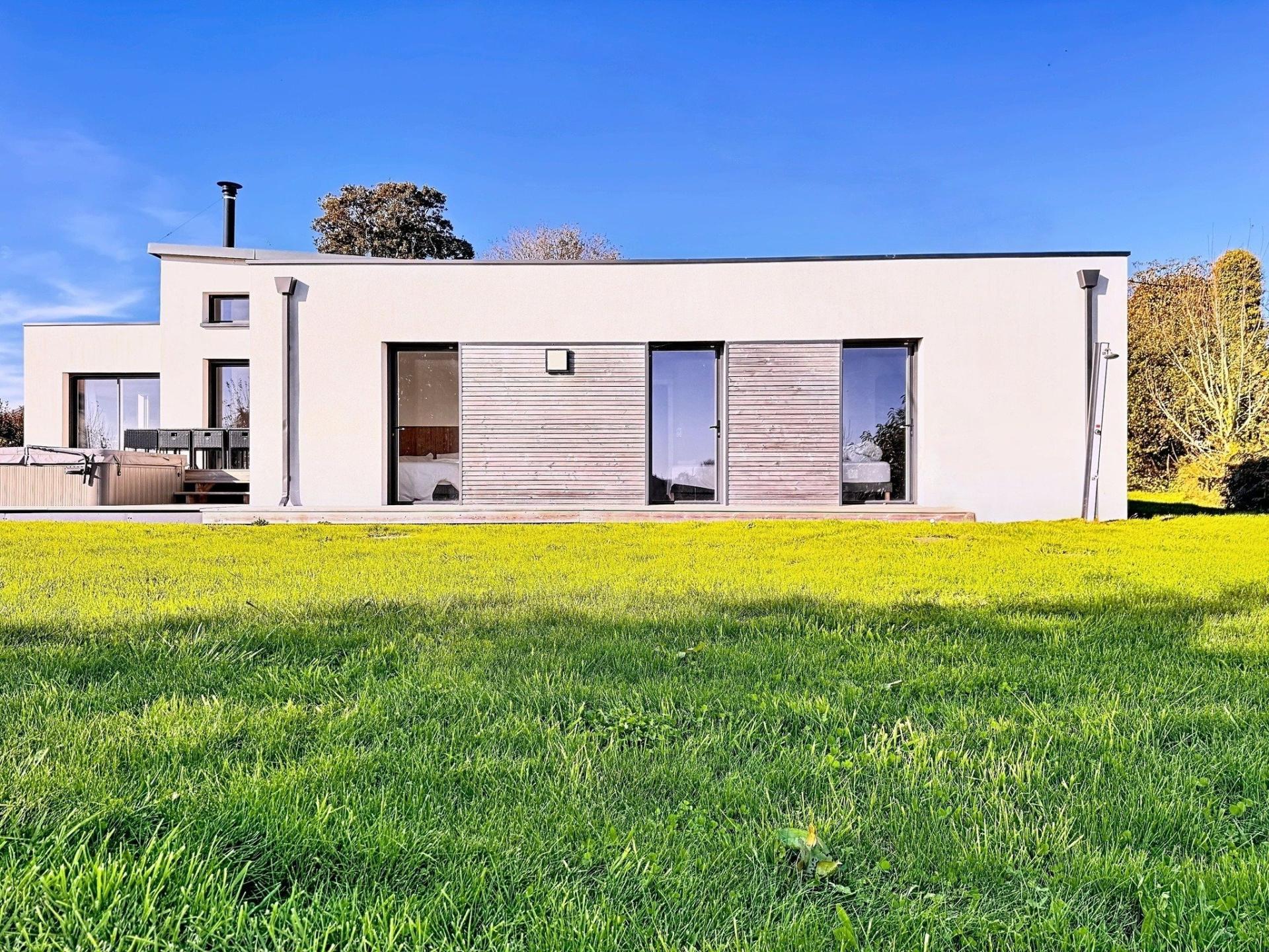 Photo 5 of the listing.