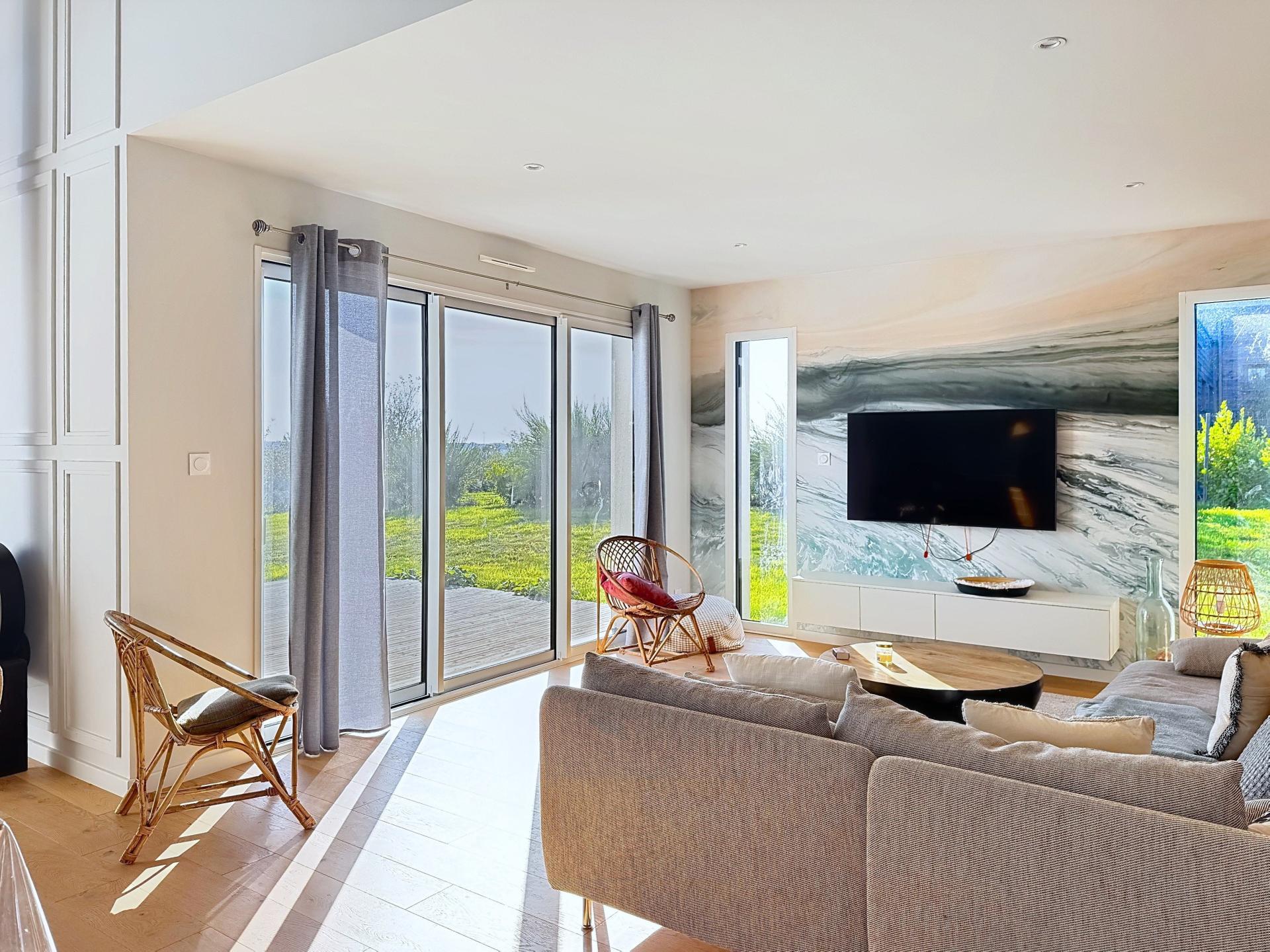 Photo 2 of the listing.