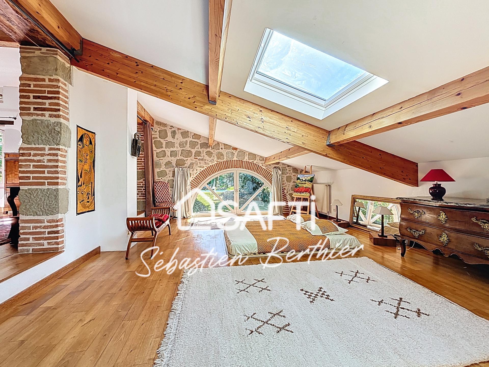 Photo 10 of the listing.