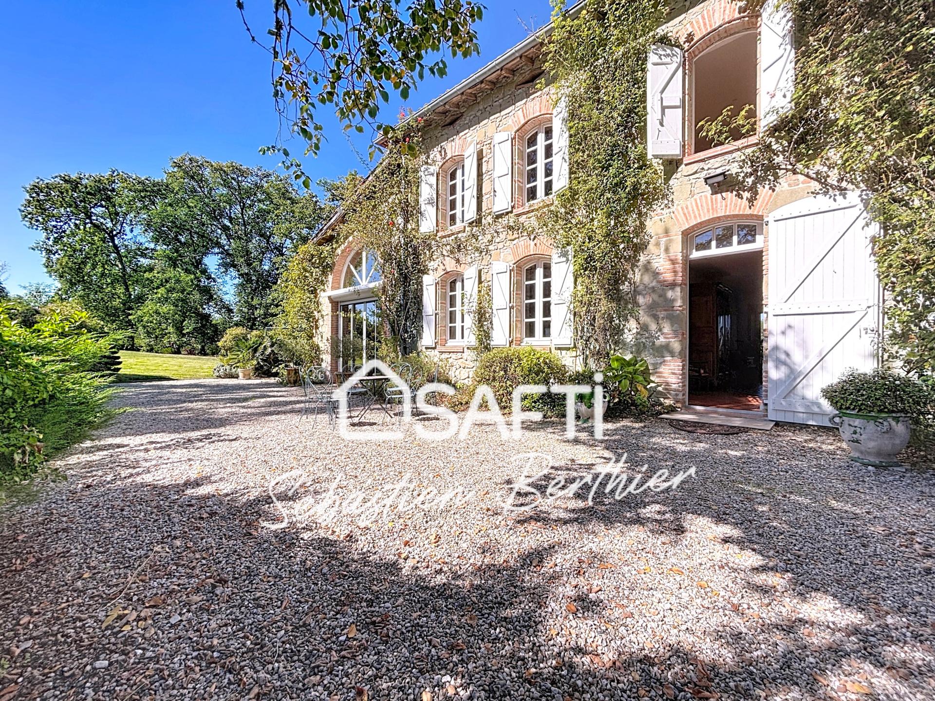 Photo 2 of the listing.