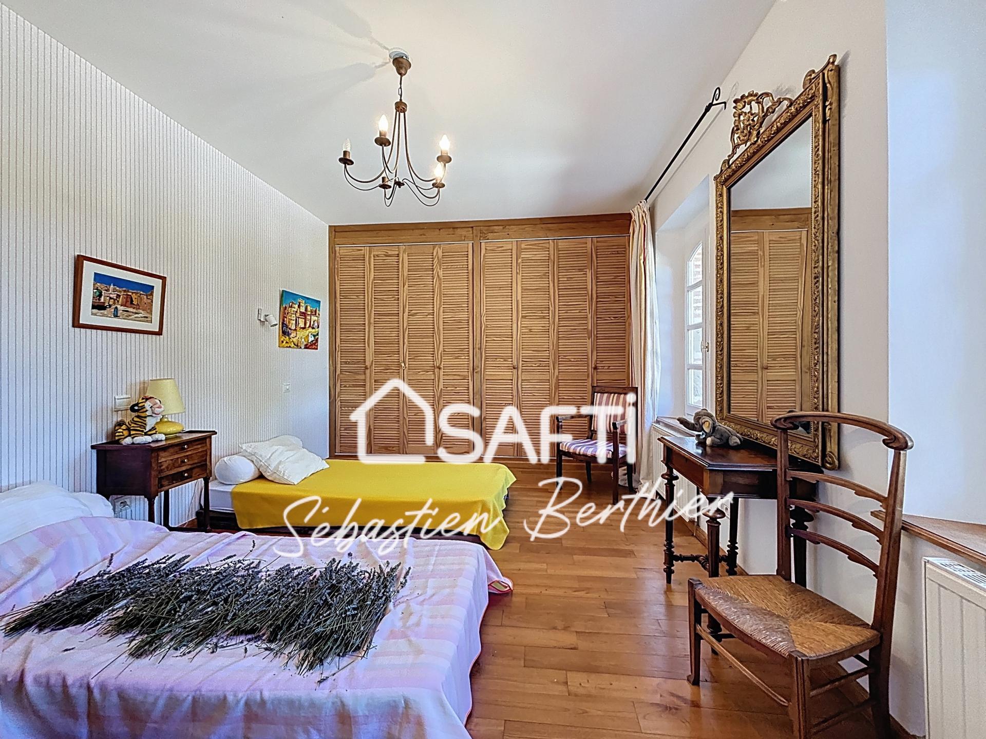 Photo 14 of the listing.