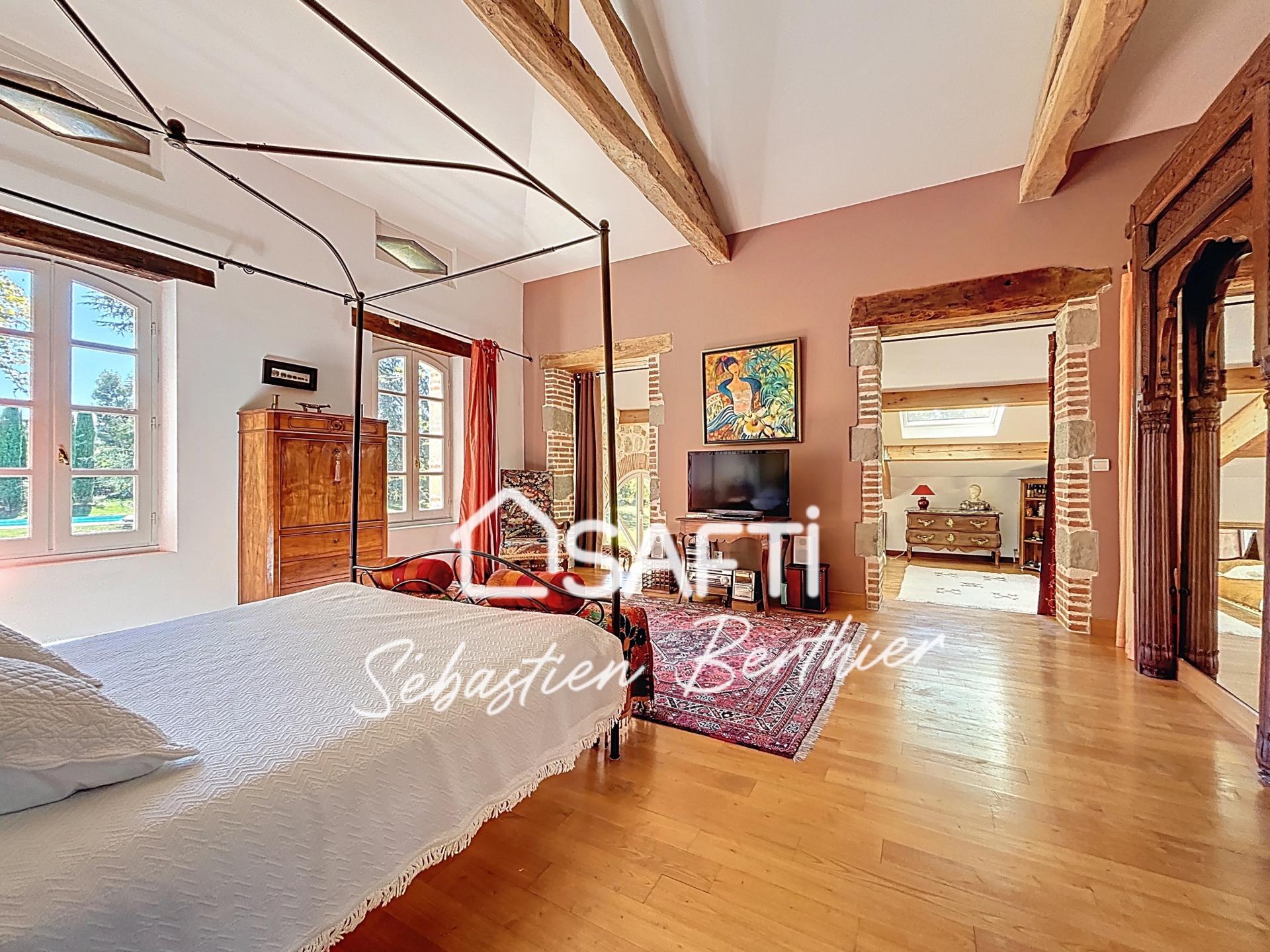 Photo 9 of the listing.