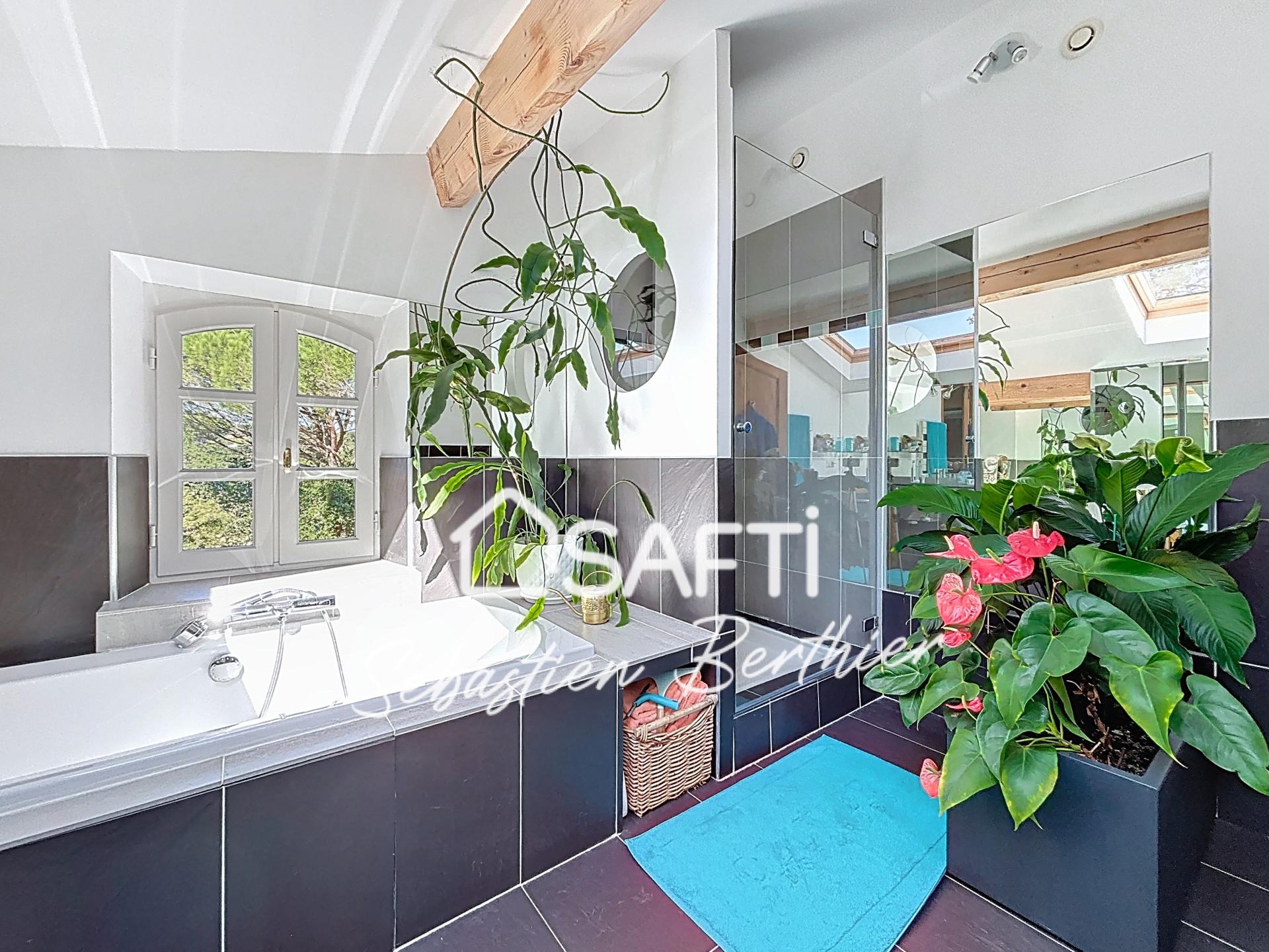 Photo 11 of the listing.