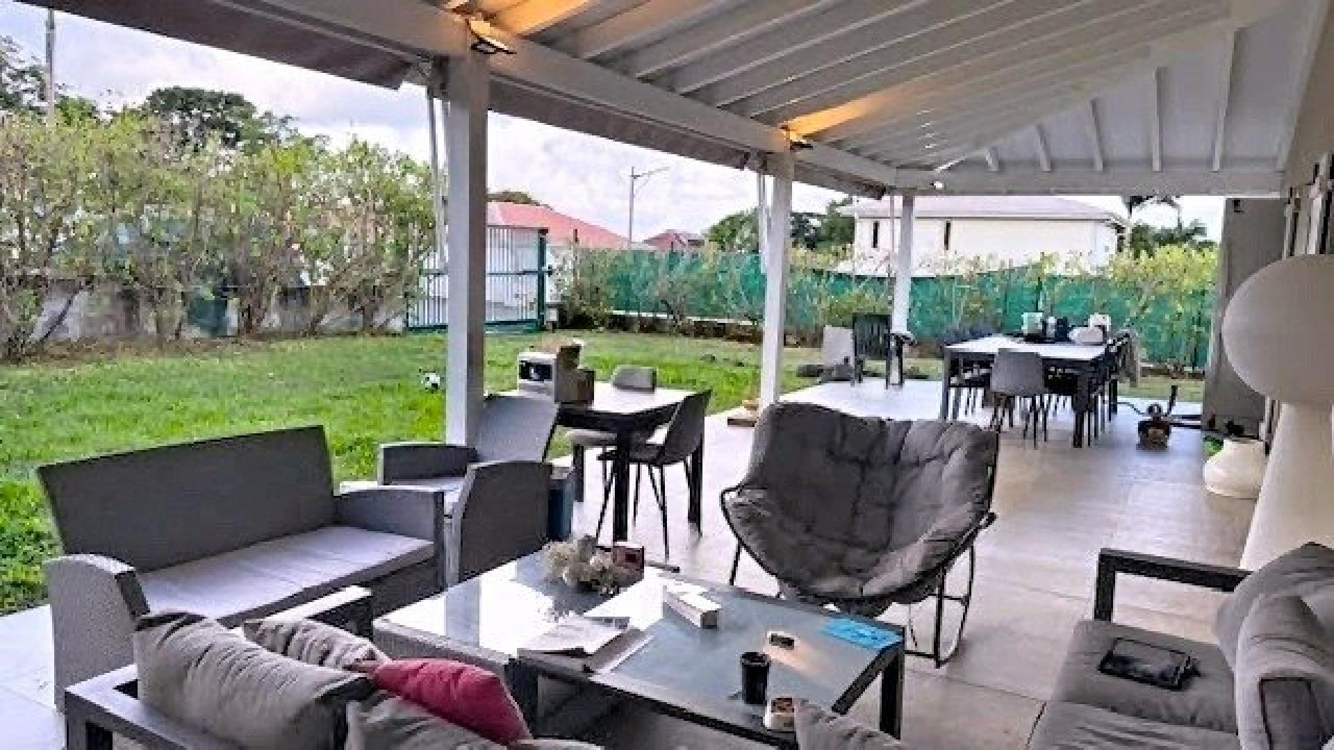 Photo 3 of the listing.