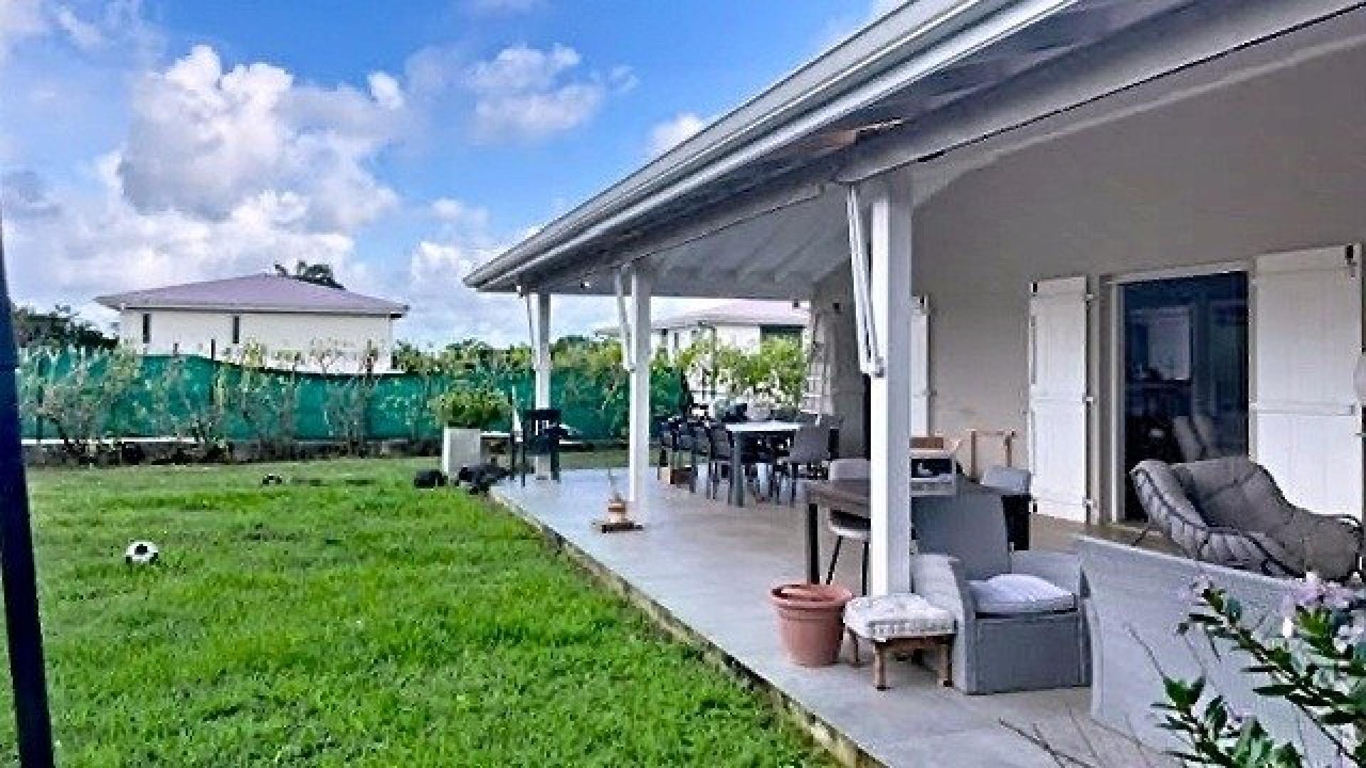 Photo 2 of the listing.