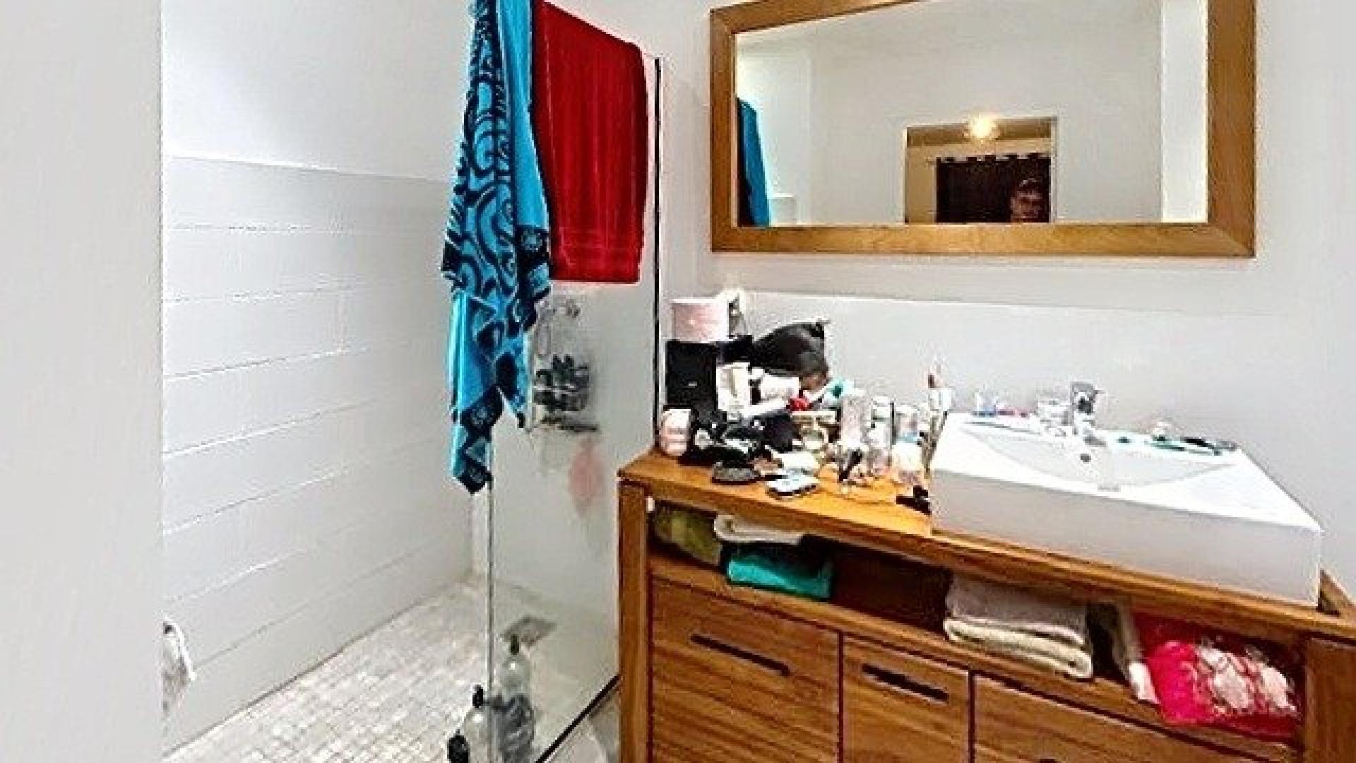 Photo 7 of the listing.