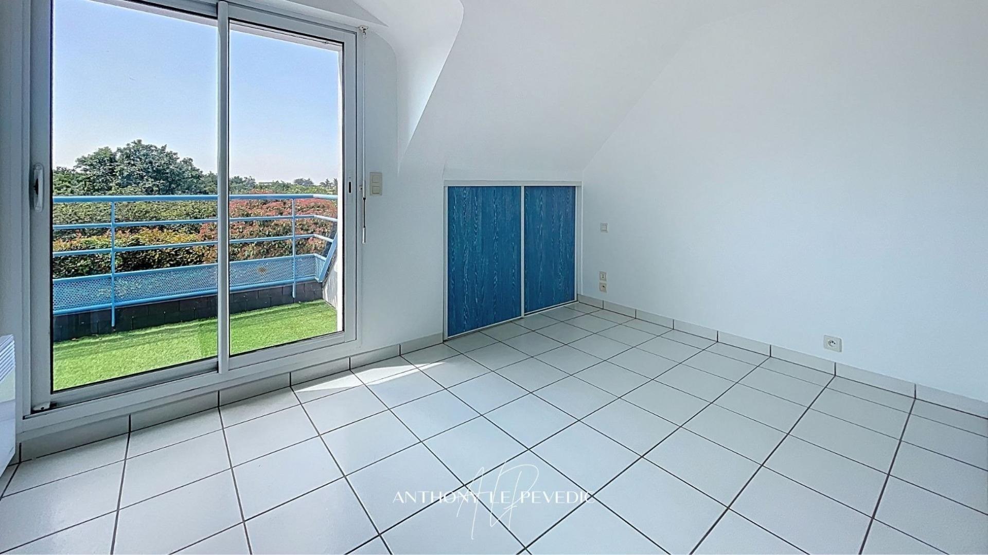 Photo 11 of the listing.