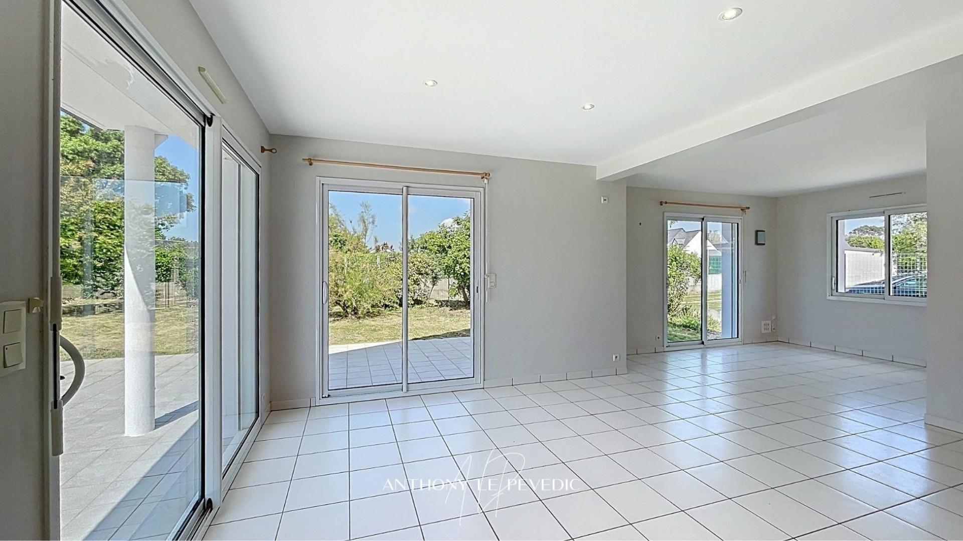 Photo 3 of the listing.