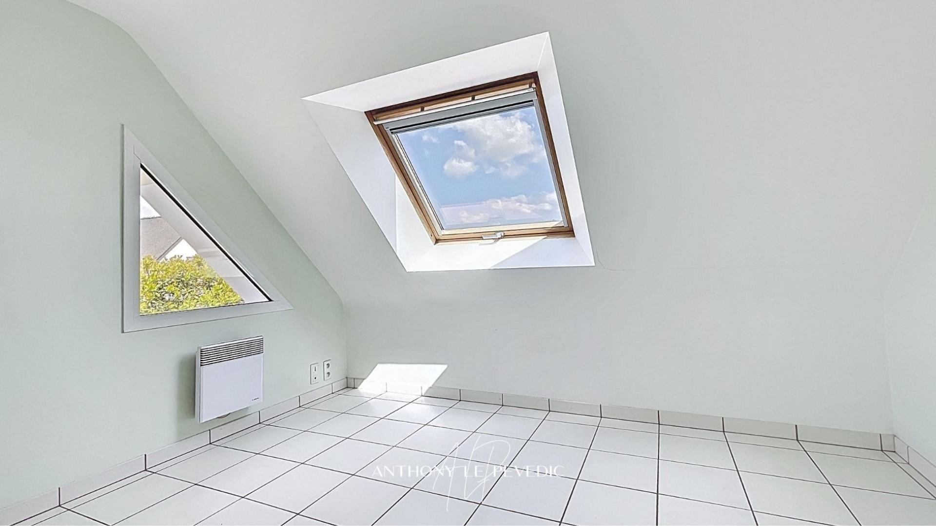 Photo 13 of the listing.