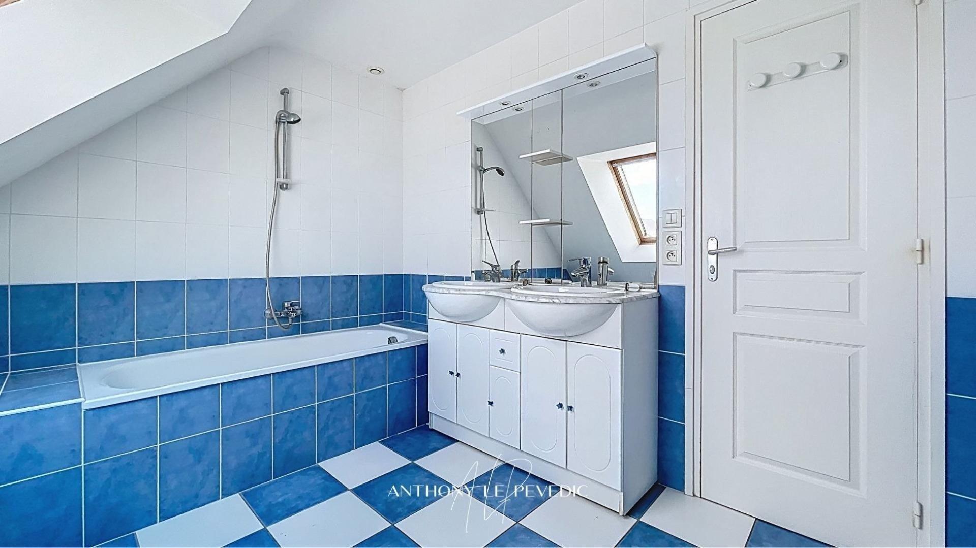 Photo 12 of the listing.