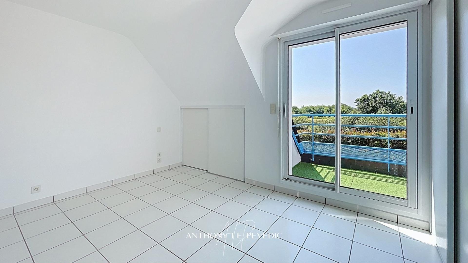 Photo 9 of the listing.