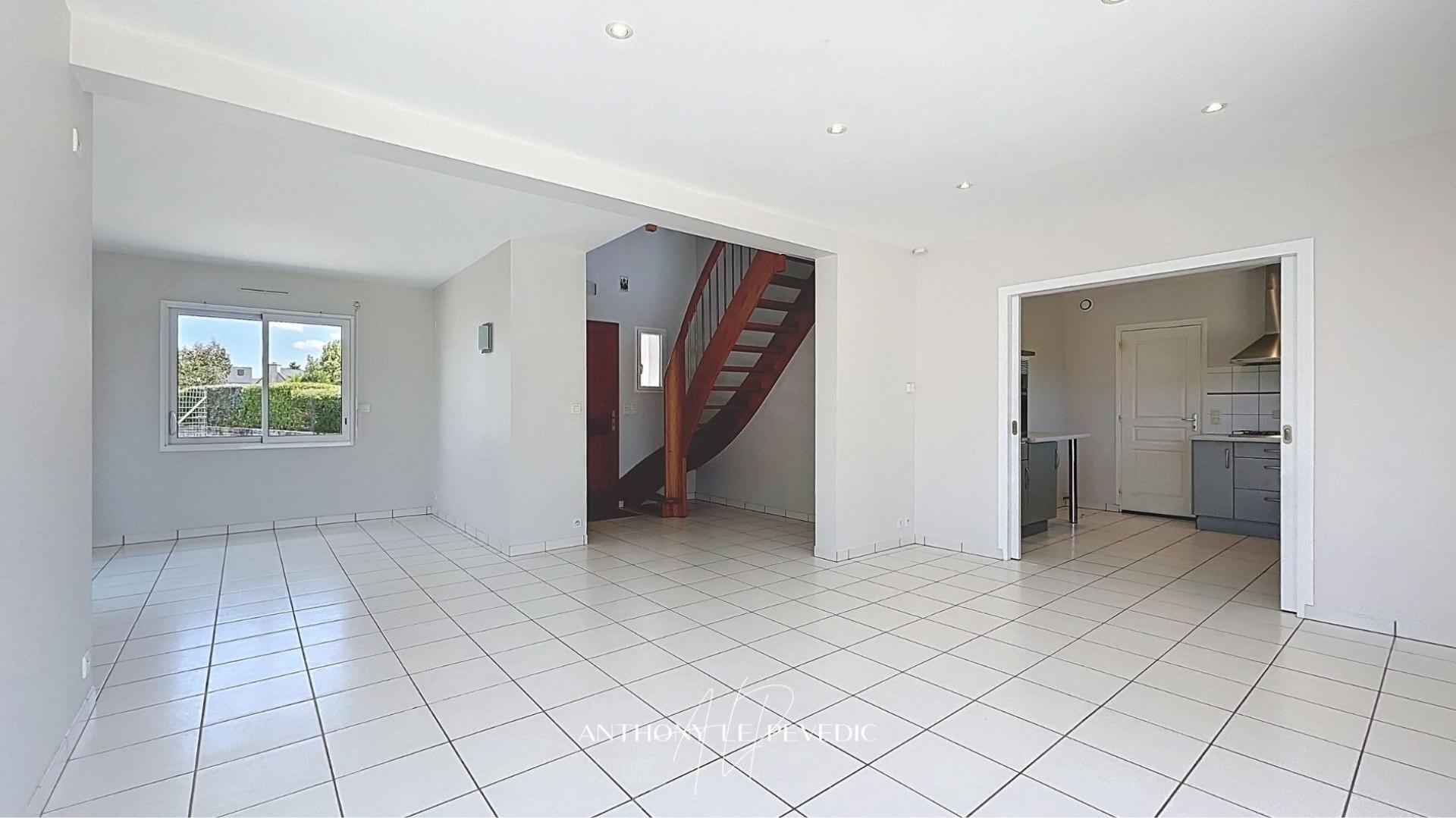 Photo 4 of the listing.