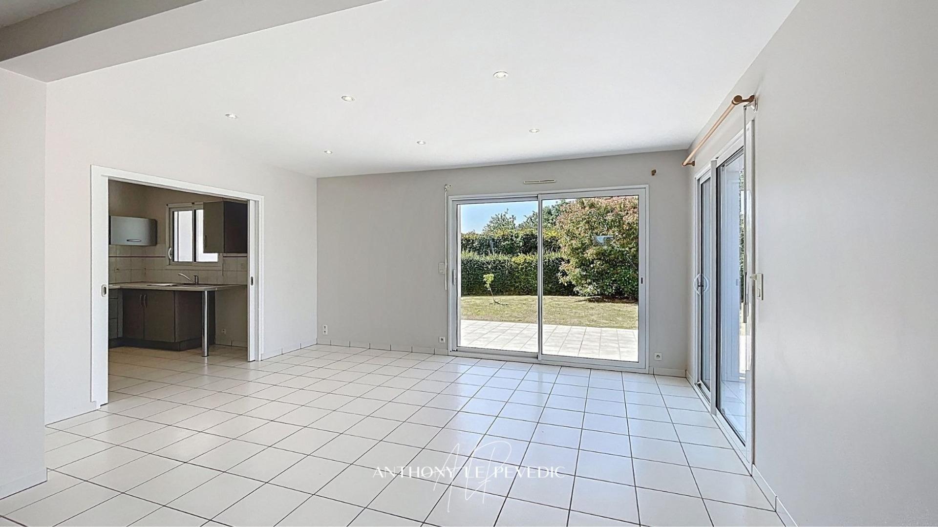 Photo 5 of the listing.