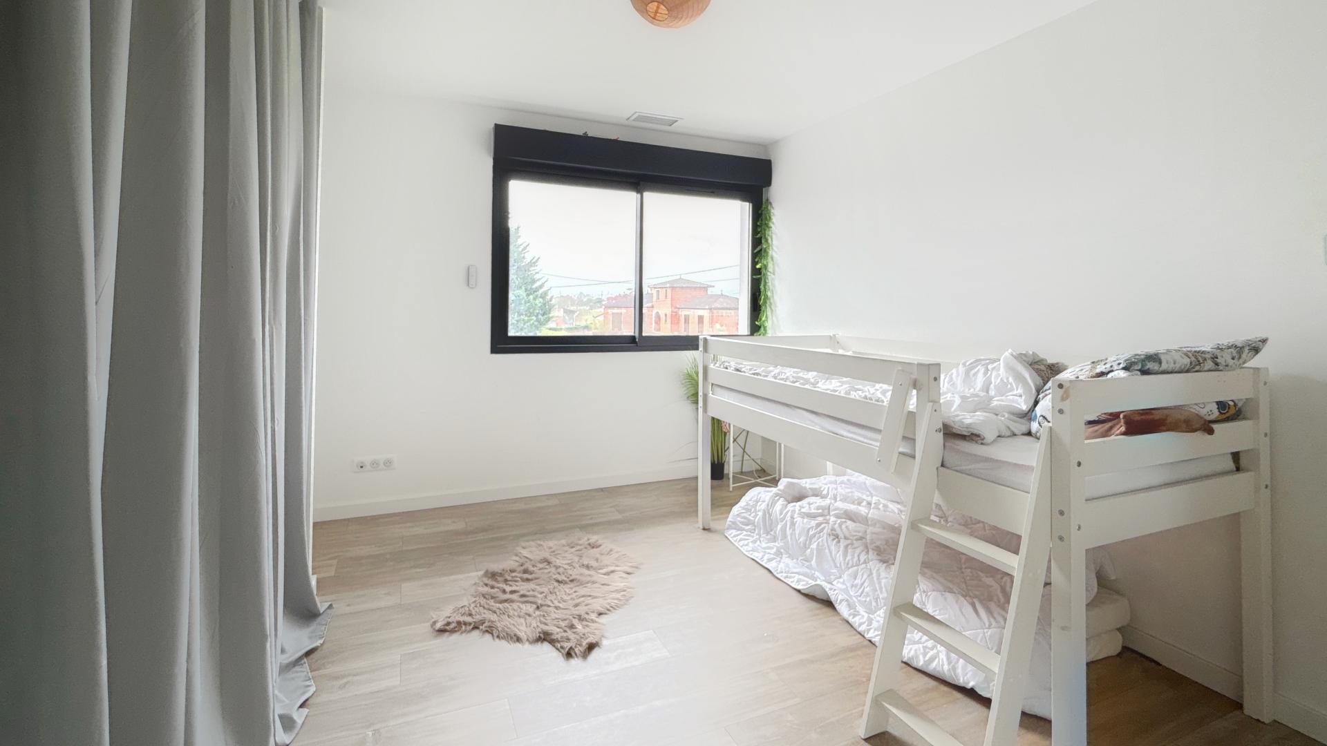 Photo 9 of the listing.