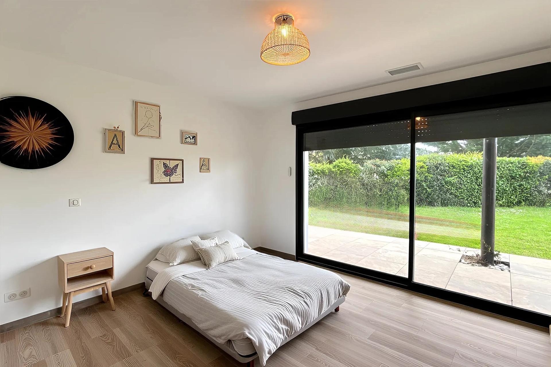 Photo 4 of the listing.