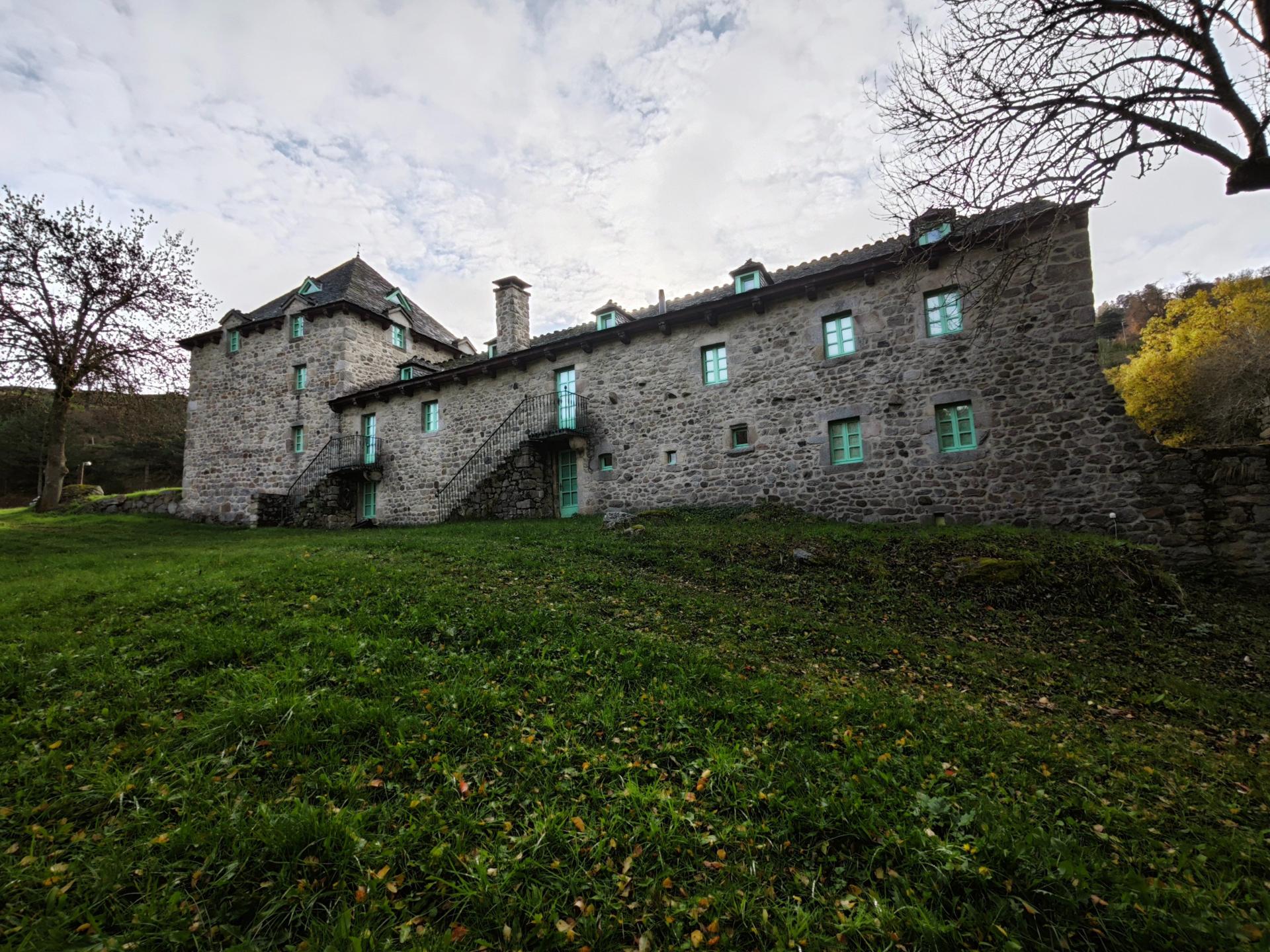 Photo 2 of the listing.