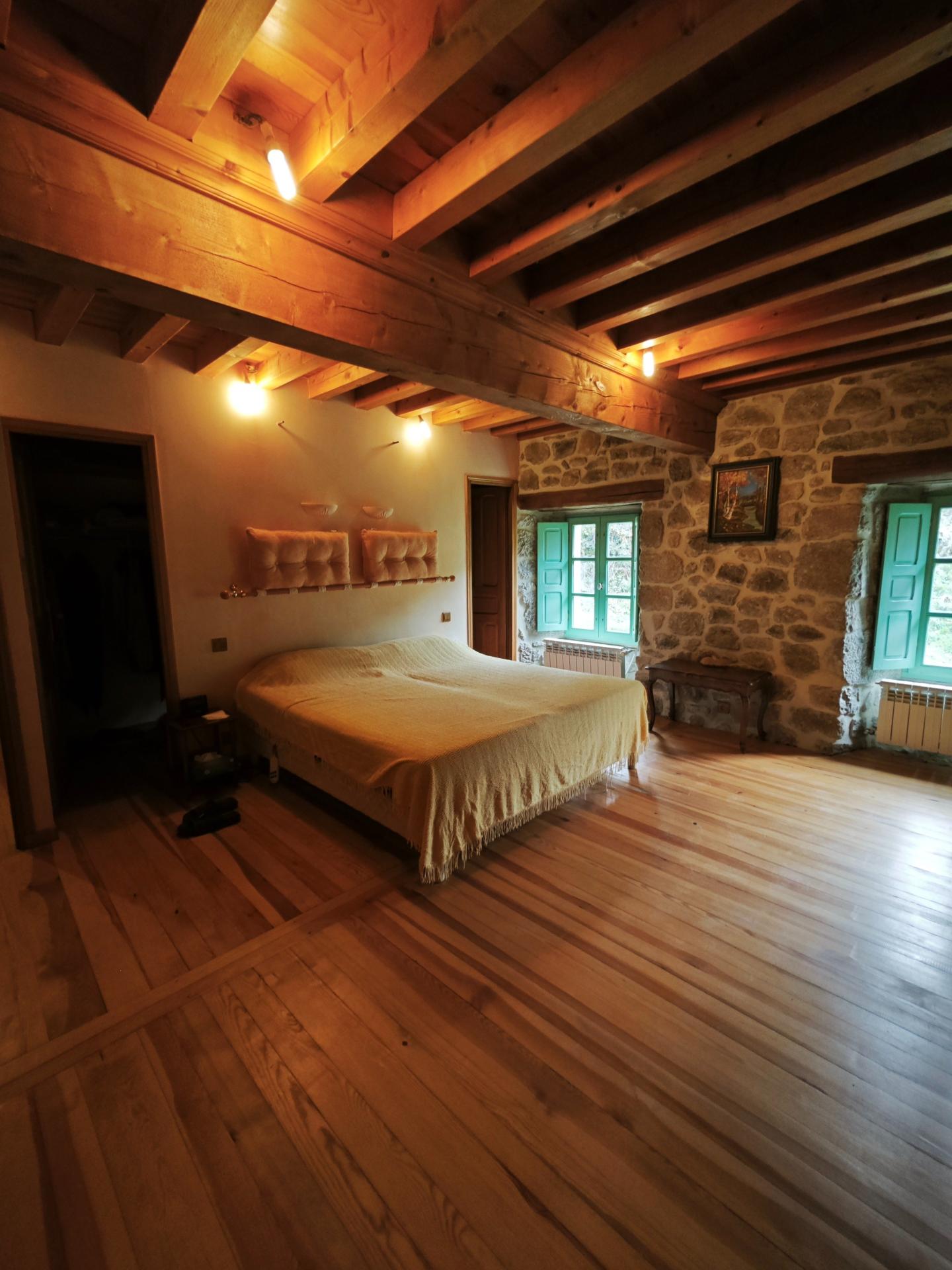 Photo 9 of the listing.