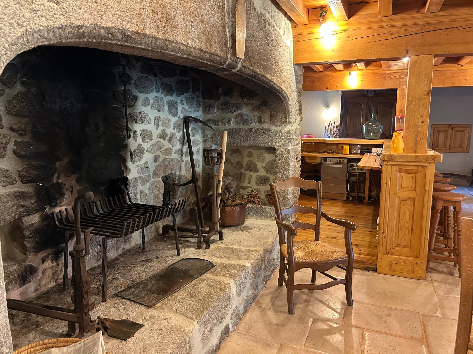 Photo 6 of the listing.