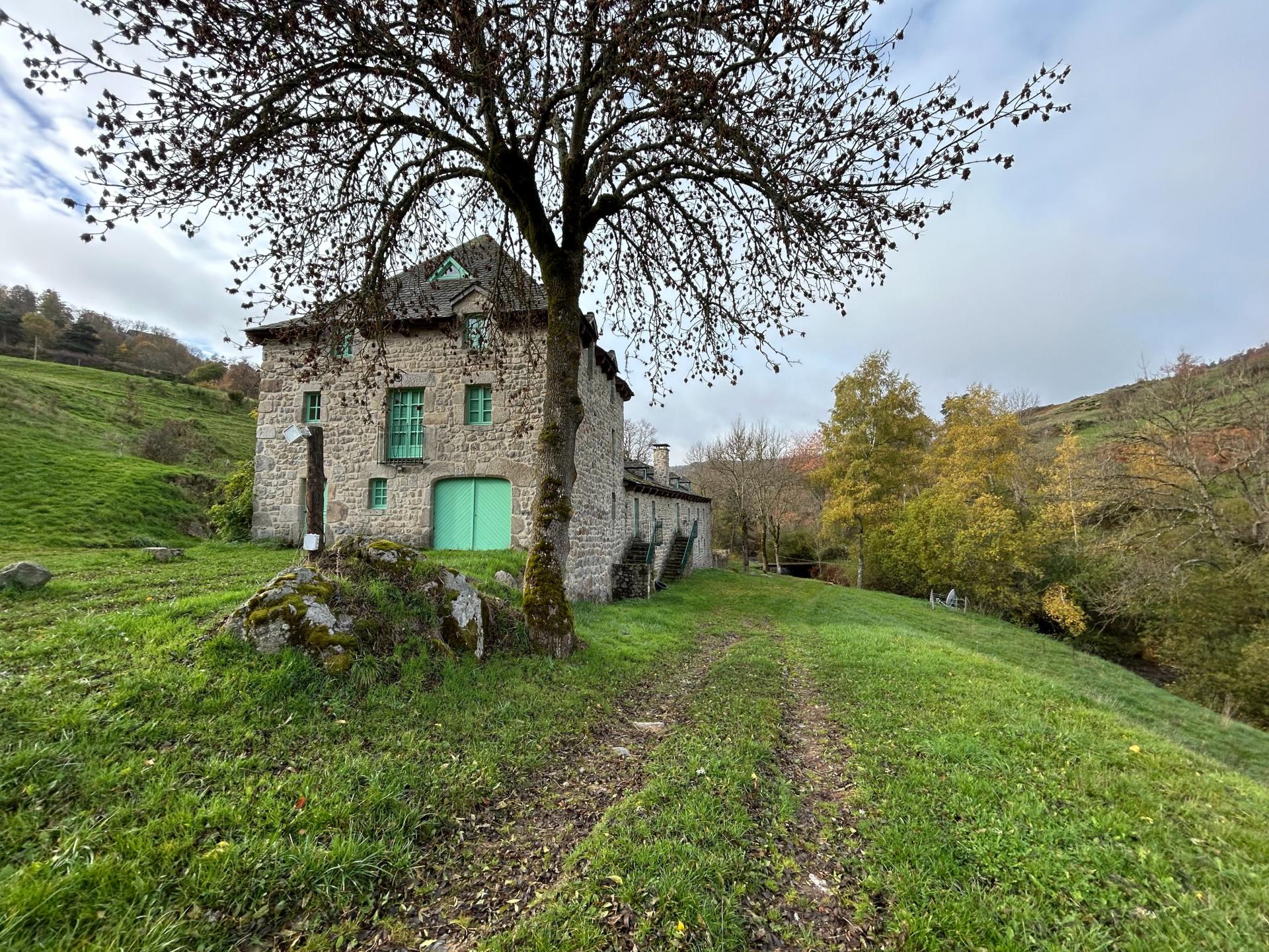 Photo 15 of the listing.