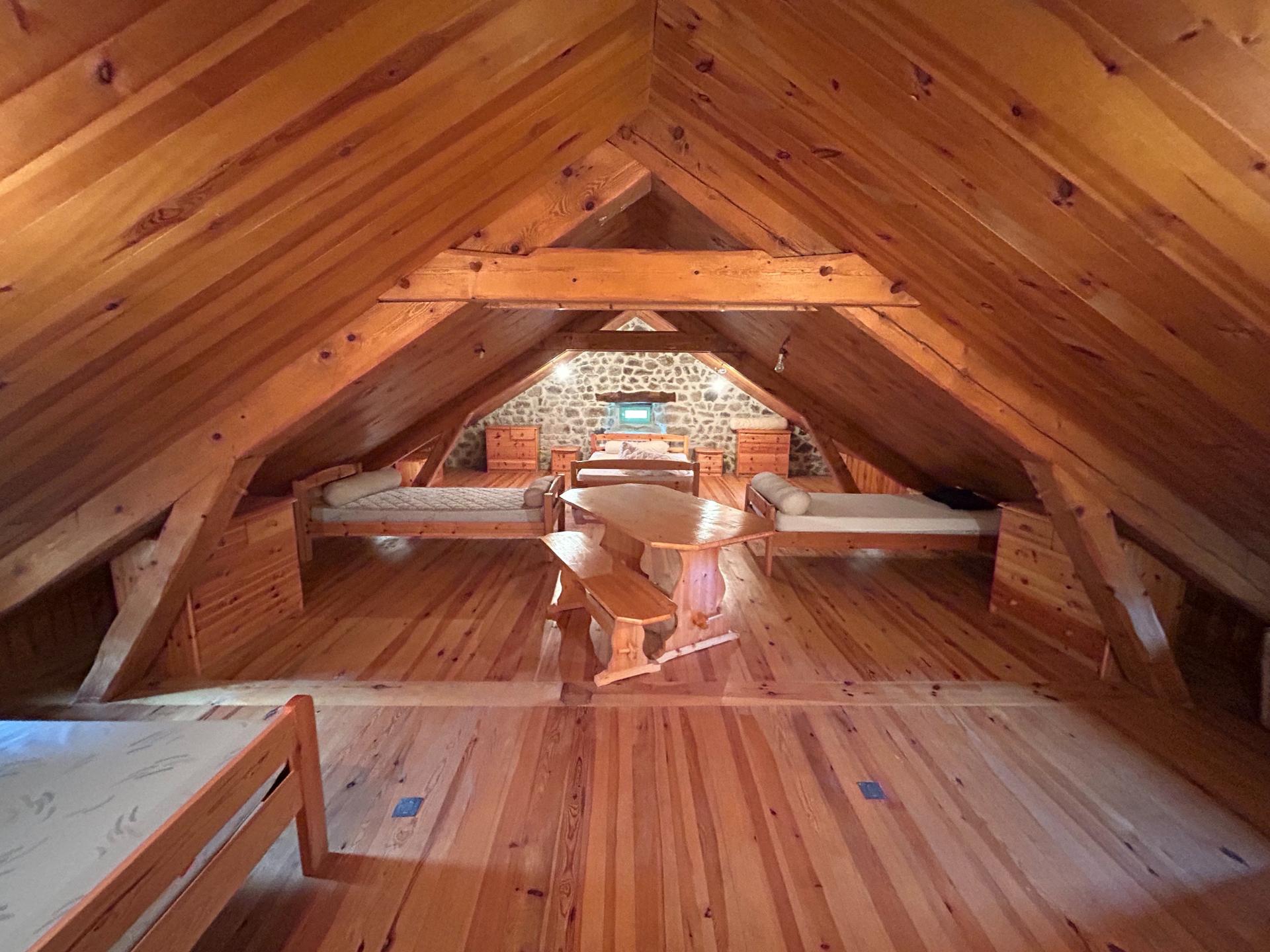 Photo 13 of the listing.