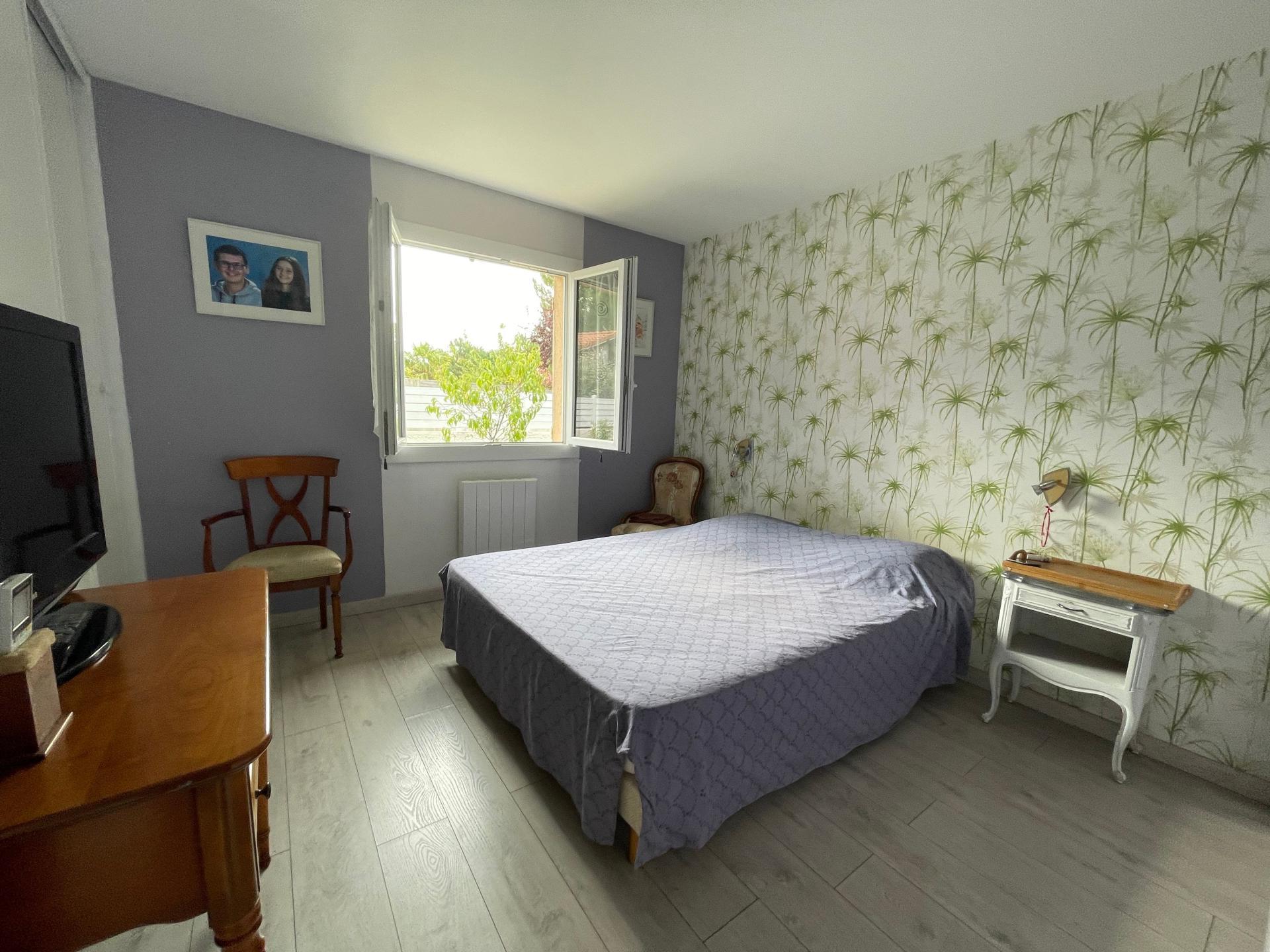 Photo 6 of the listing.