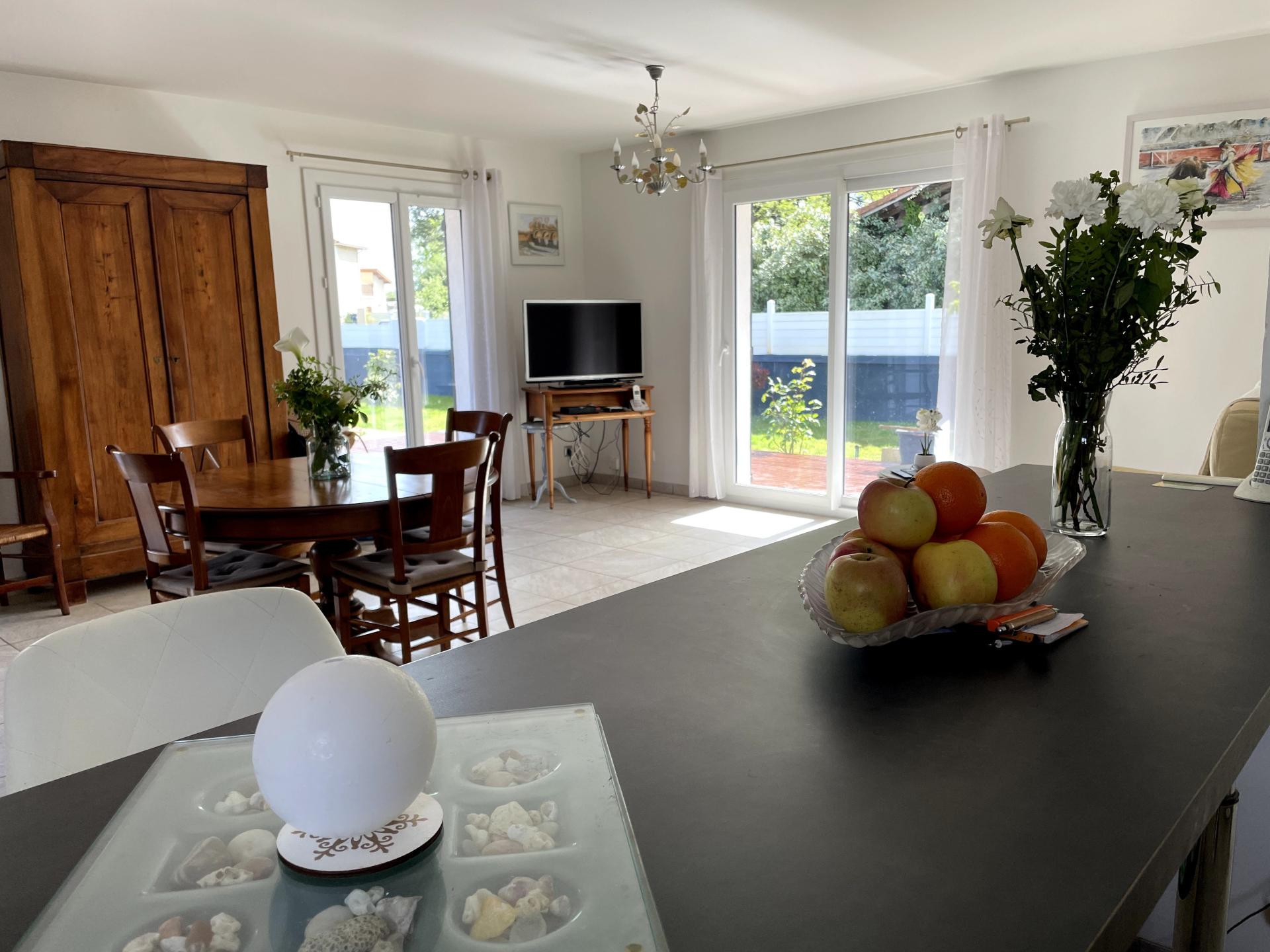 Photo 2 of the listing.