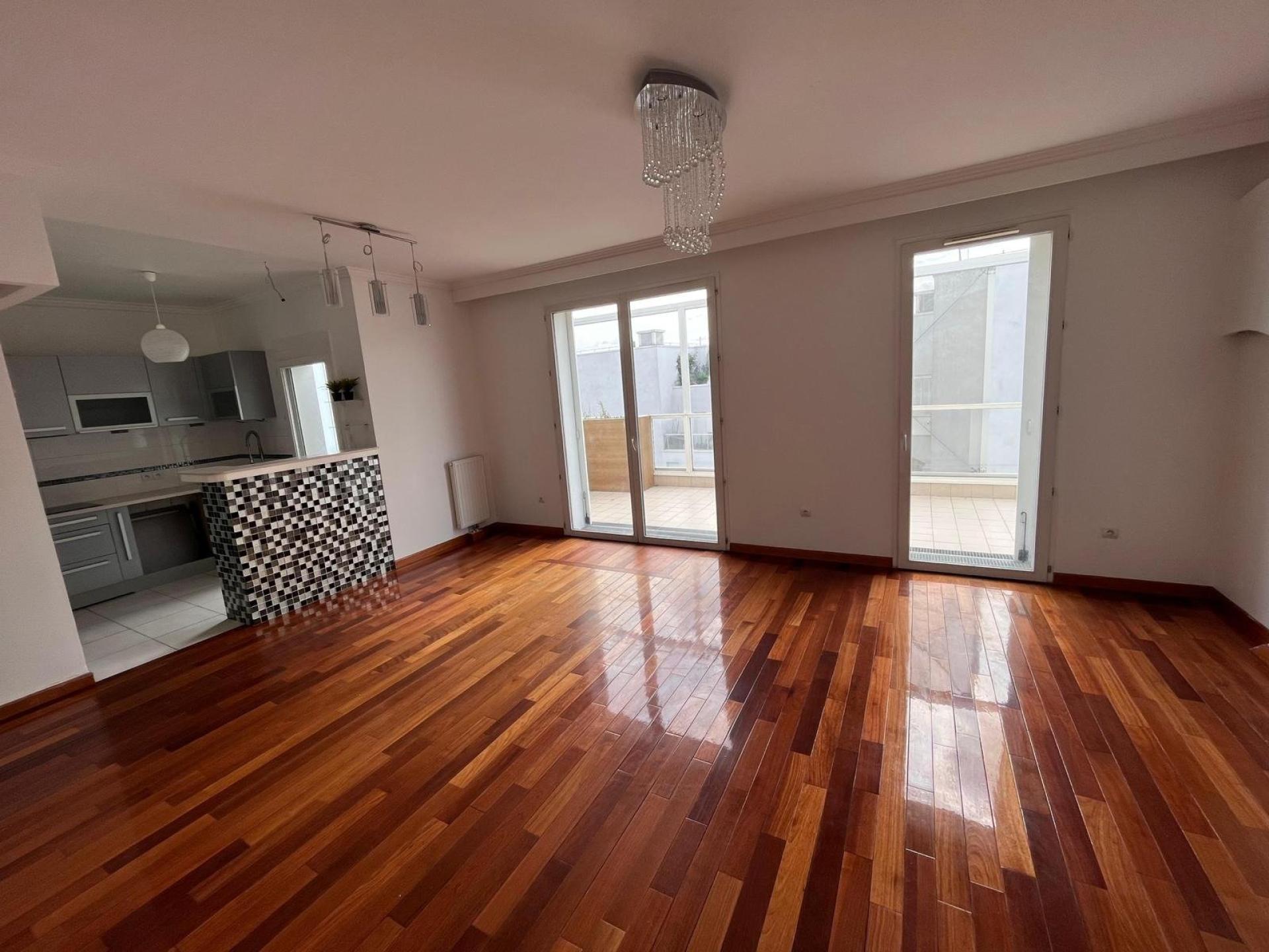 Photo 5 of the listing.