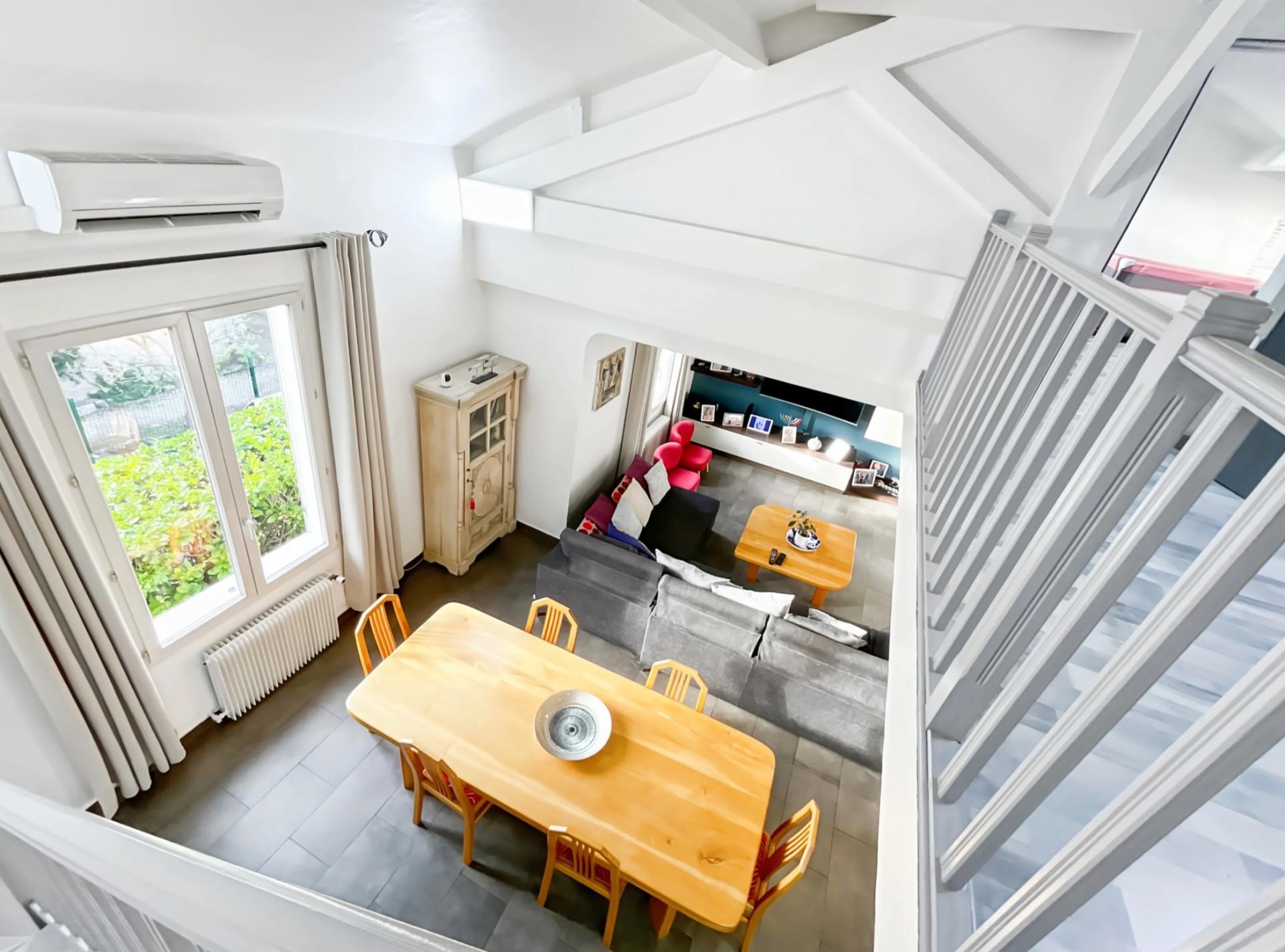 Photo 5 of the listing.