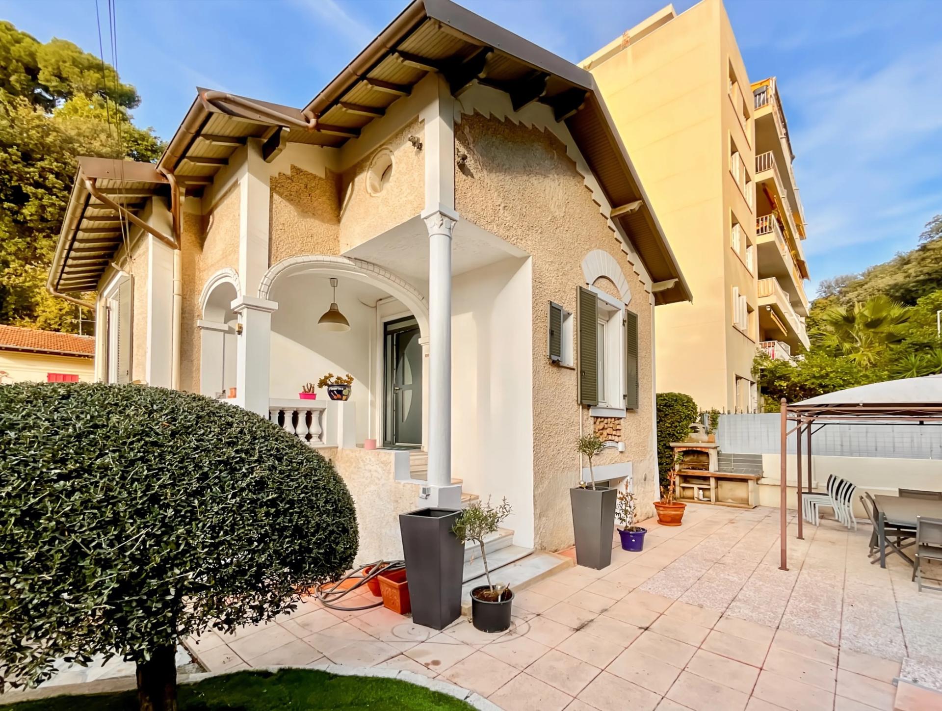 Photo 2 of the listing.