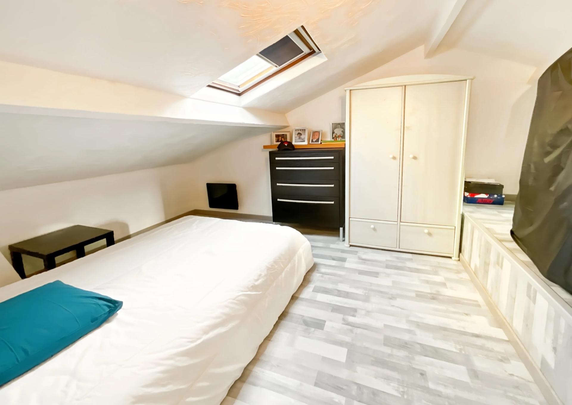 Photo 11 of the listing.