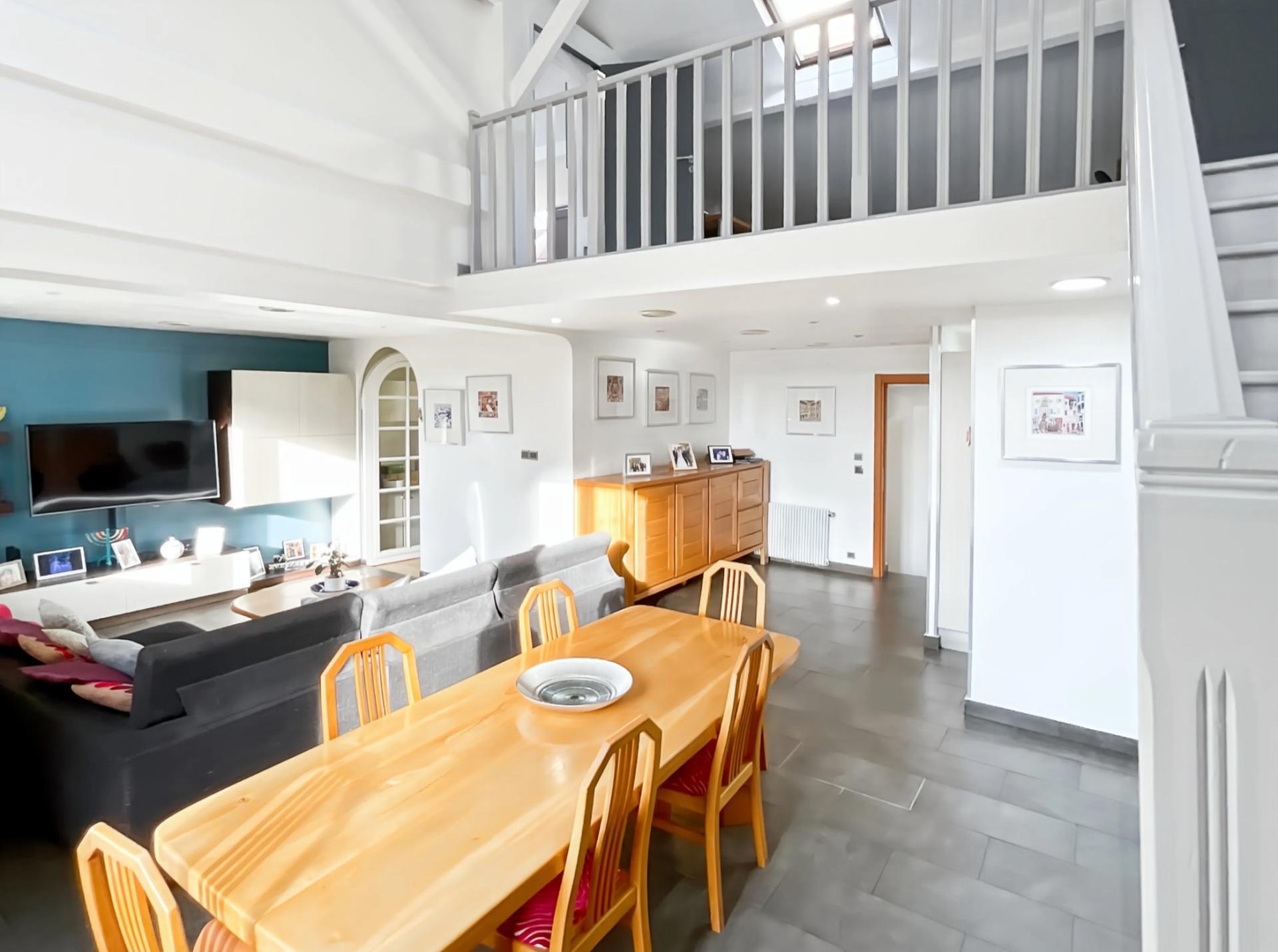 Photo 3 of the listing.