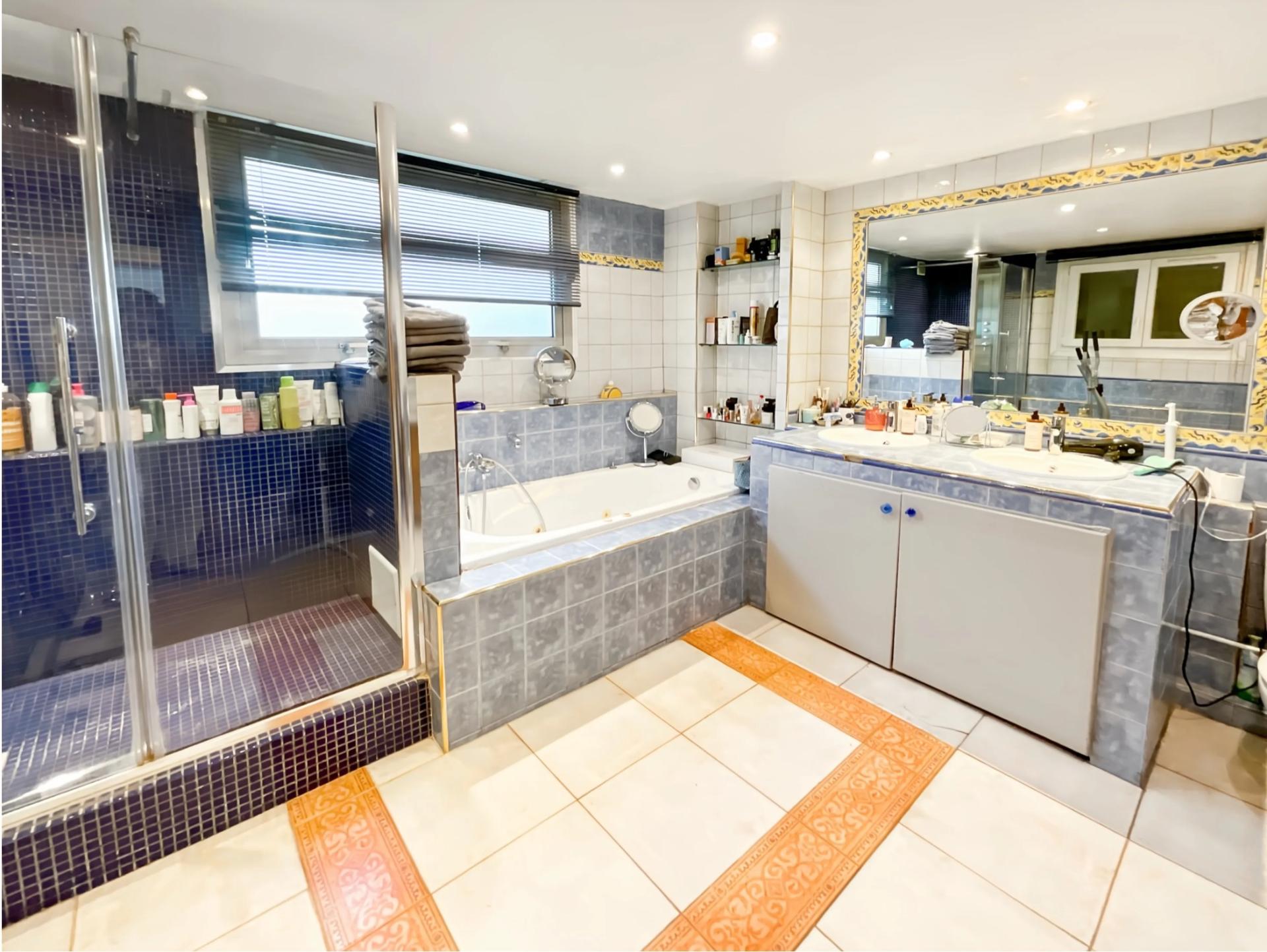 Photo 12 of the listing.