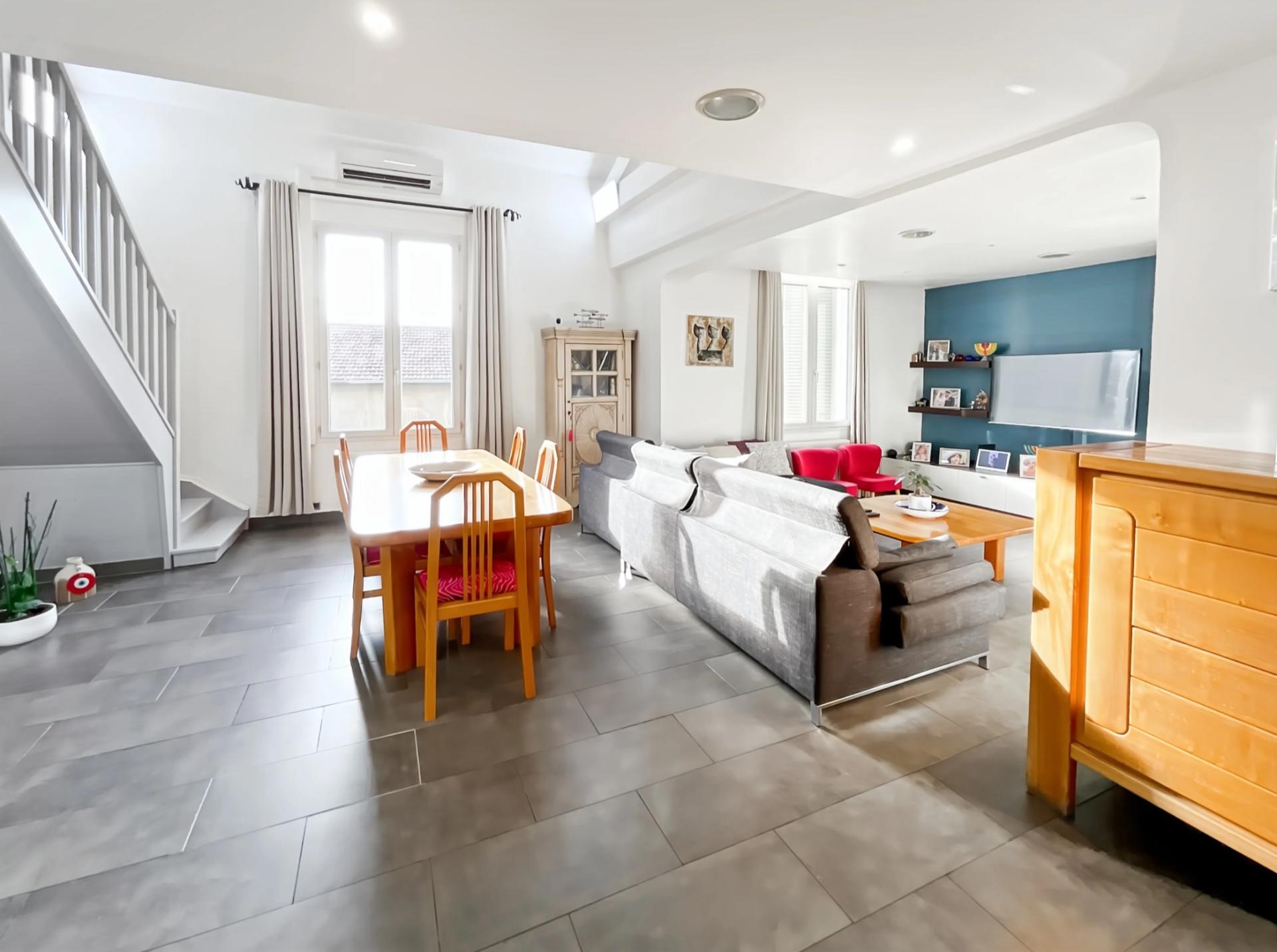 Photo 4 of the listing.