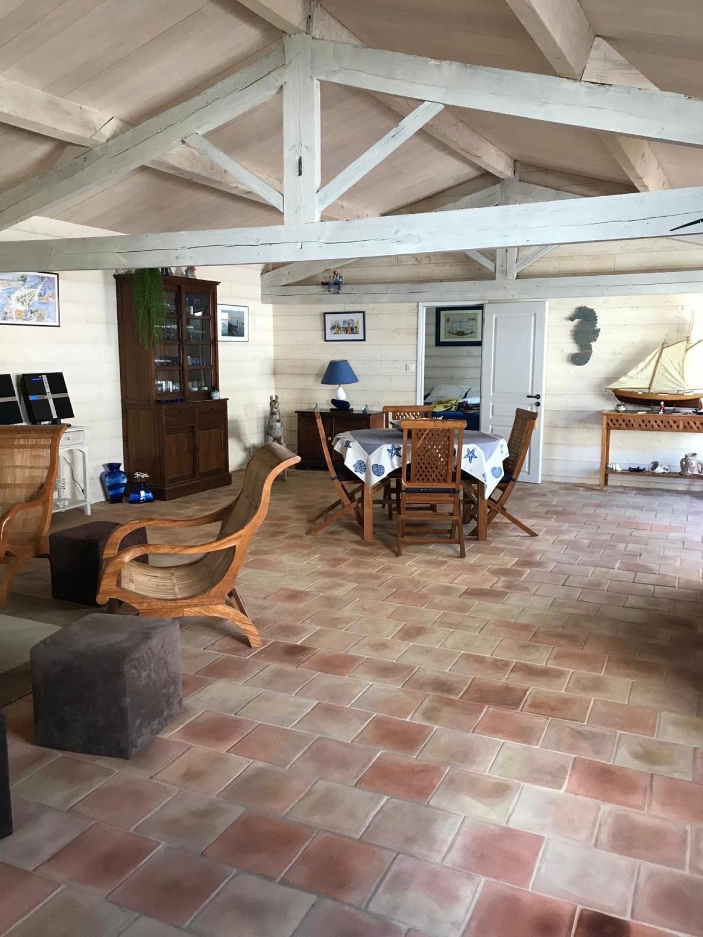 Photo 9 of the listing.