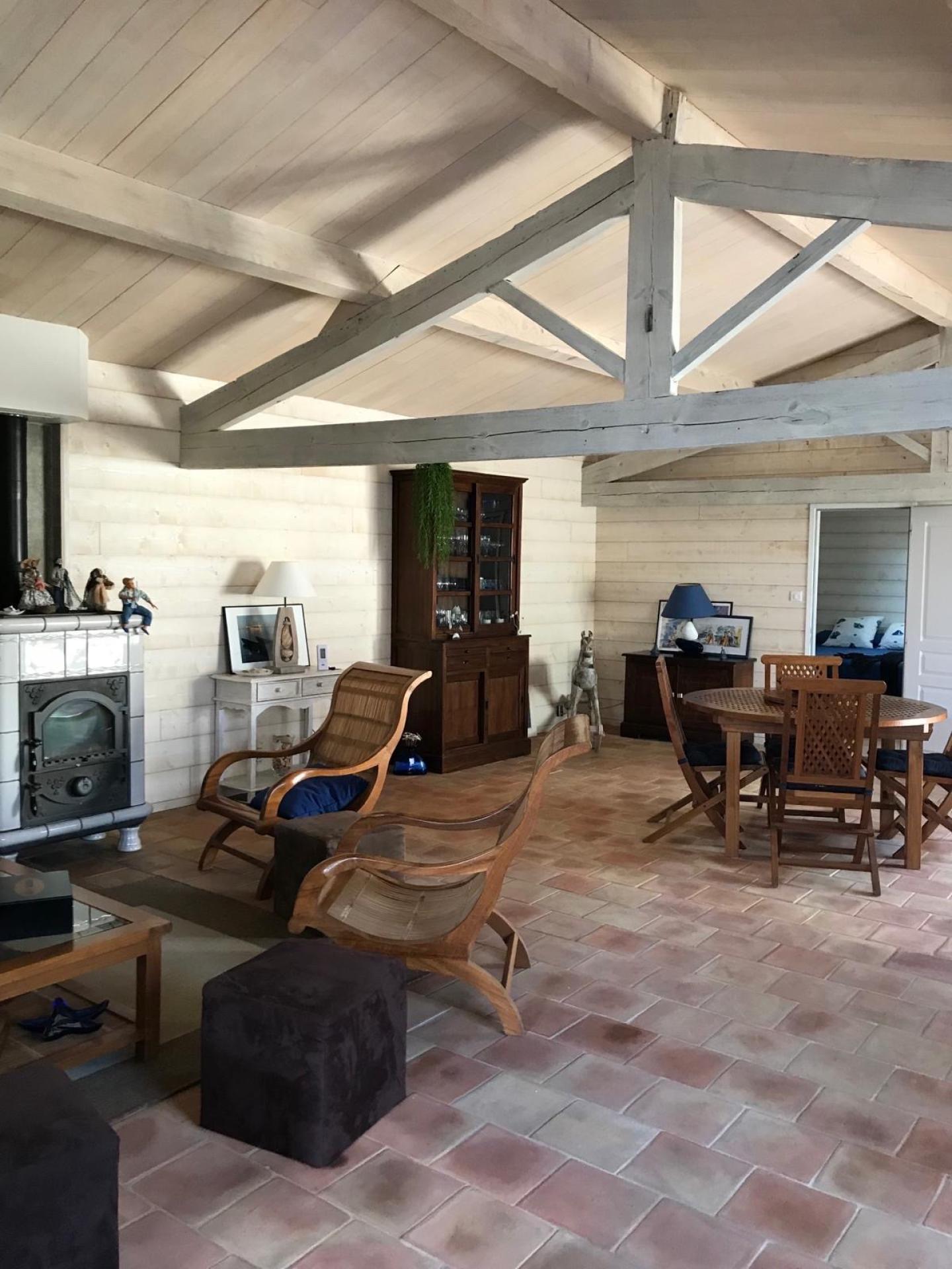 Photo 7 of the listing.