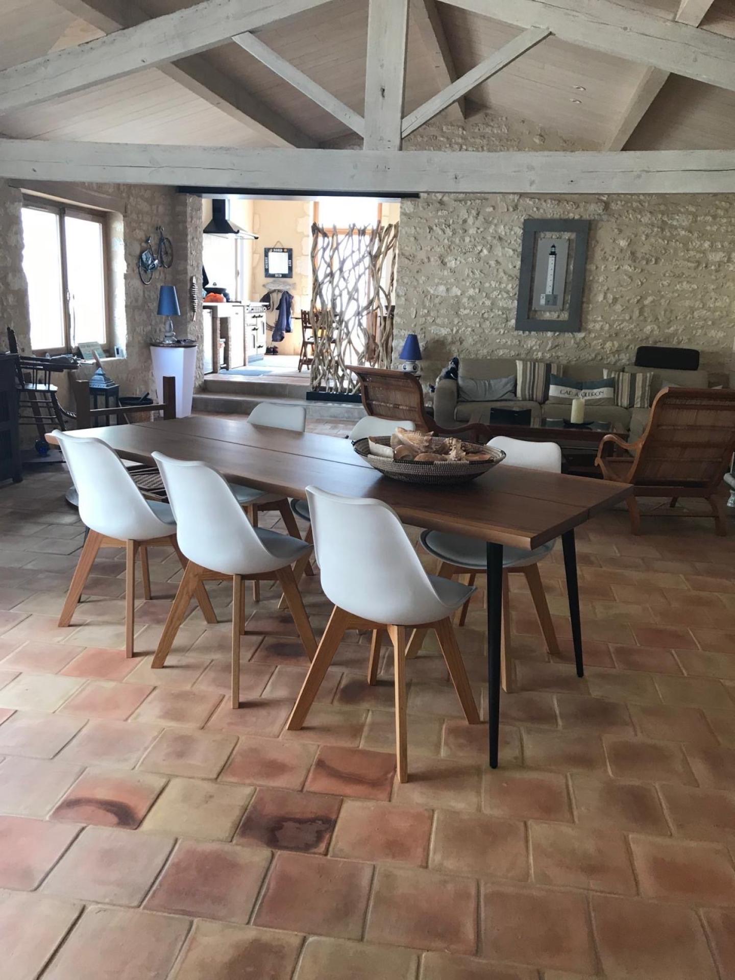 Photo 8 of the listing.