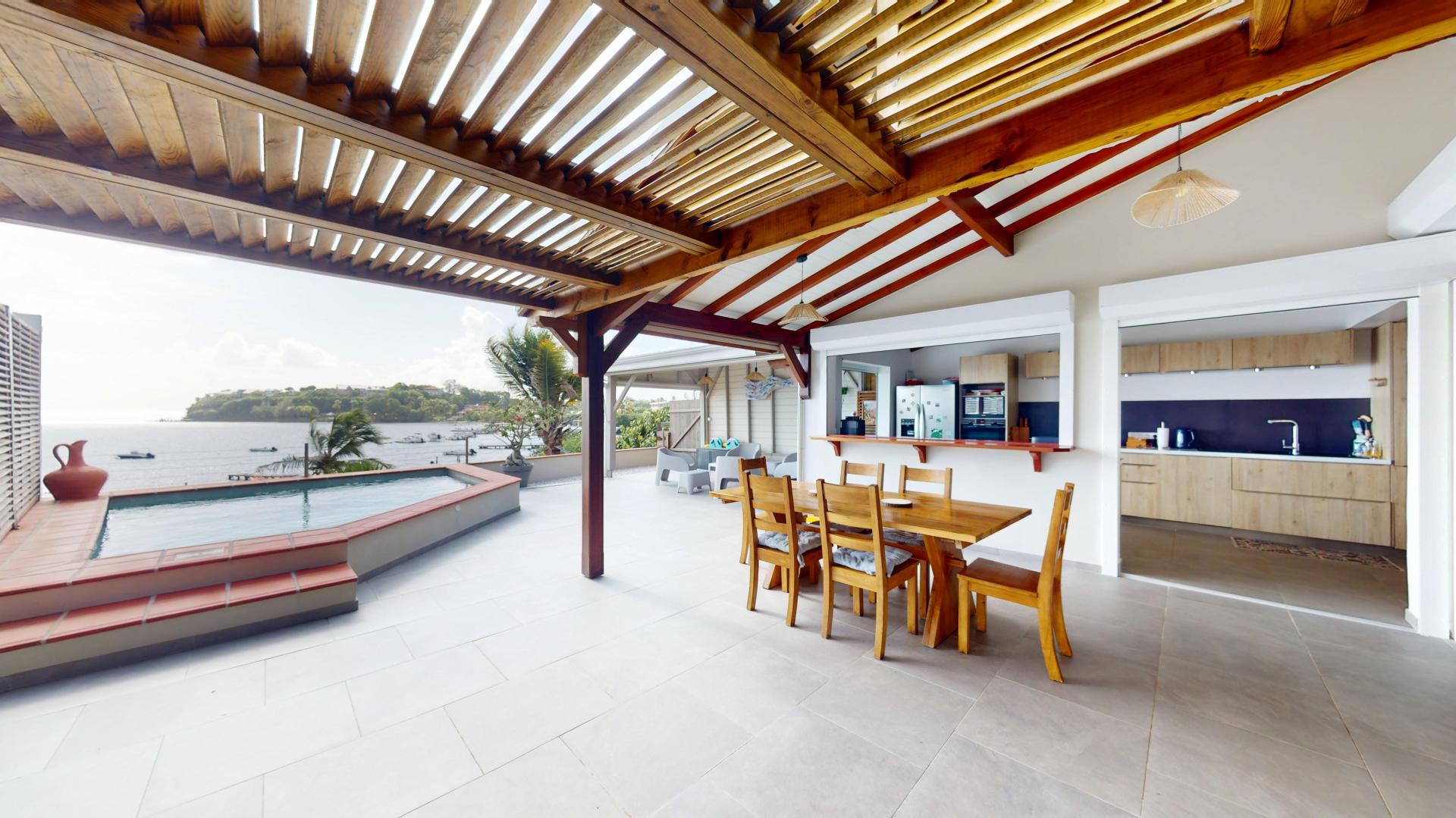 Photo 2 of the listing.