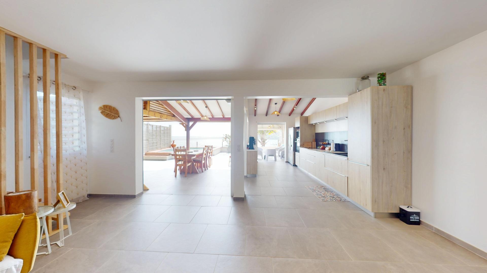 Photo 4 of the listing.