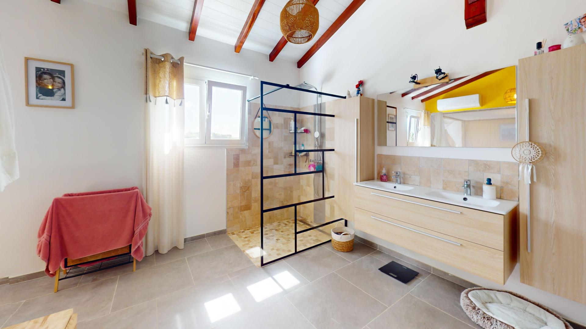 Photo 8 of the listing.