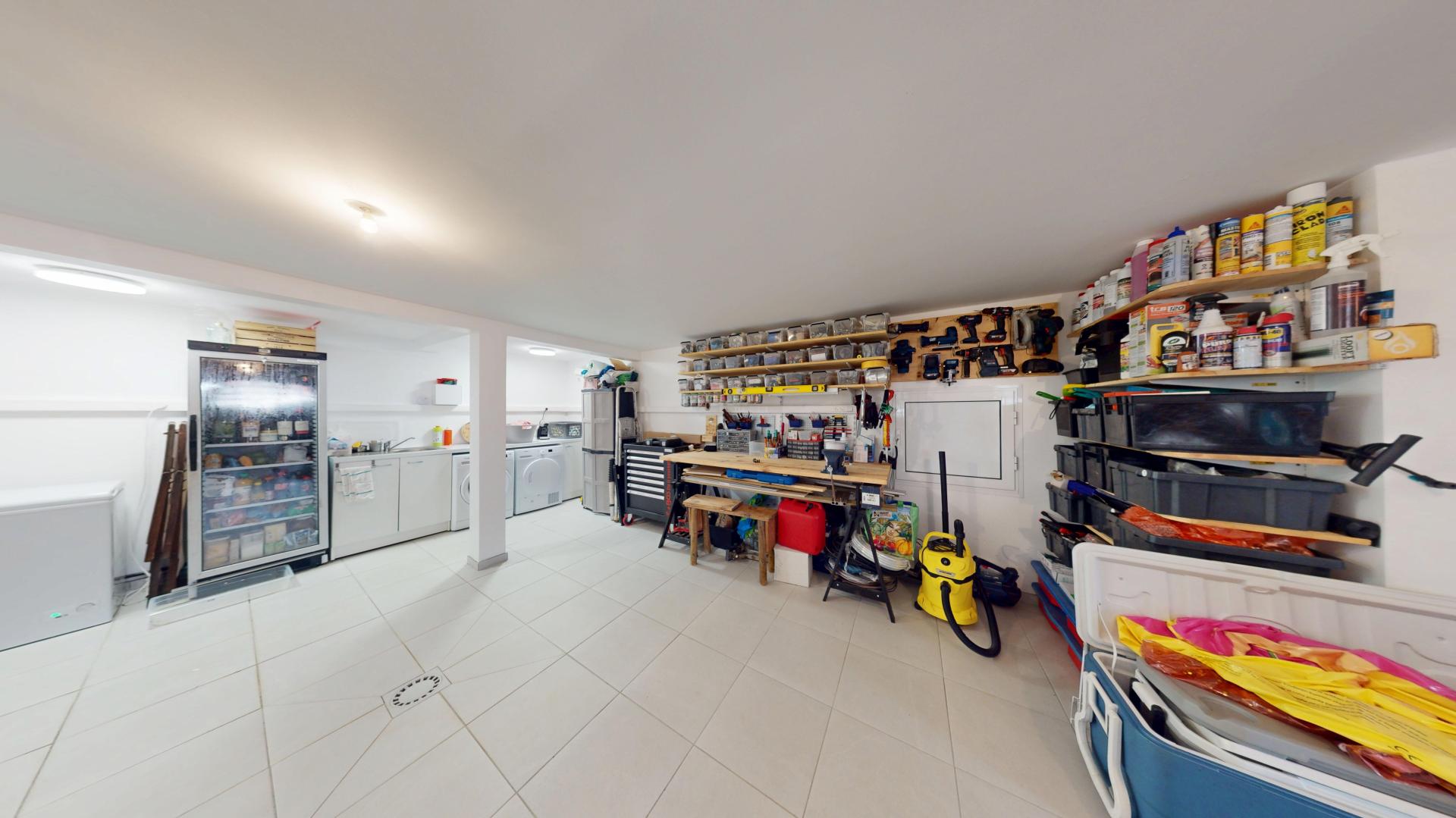 Photo 11 of the listing.