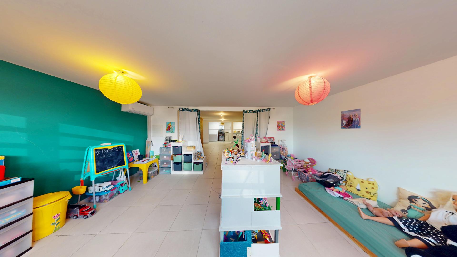 Photo 10 of the listing.