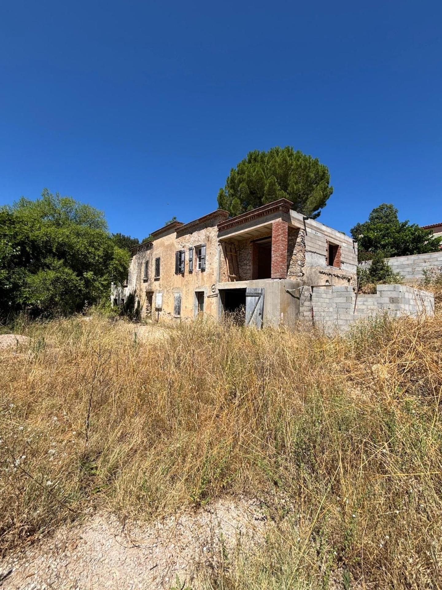 Photo 2 of the listing.