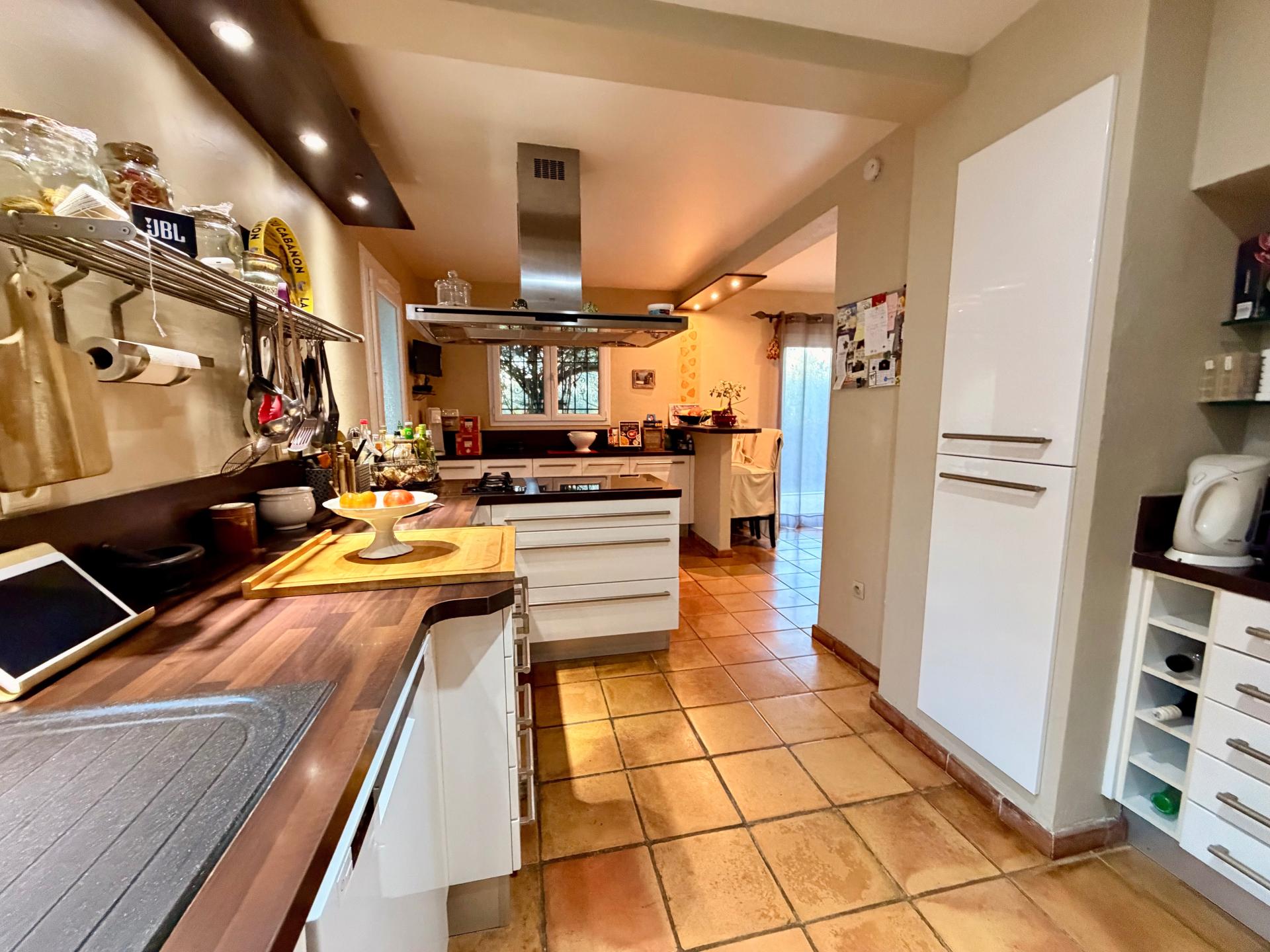 Photo 3 of the listing.