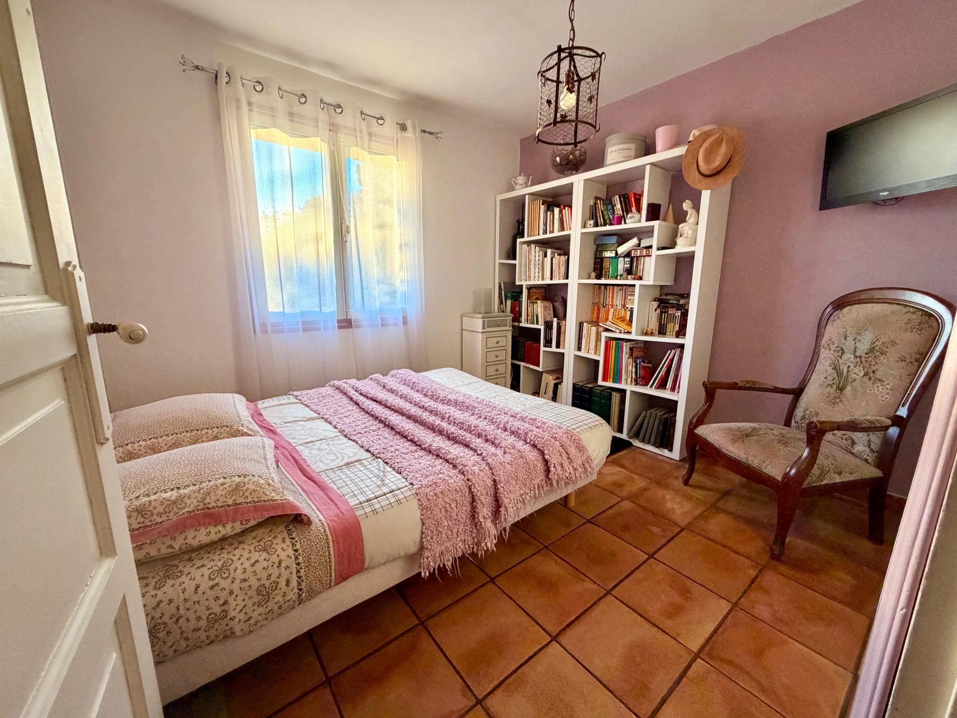 Photo 5 of the listing.