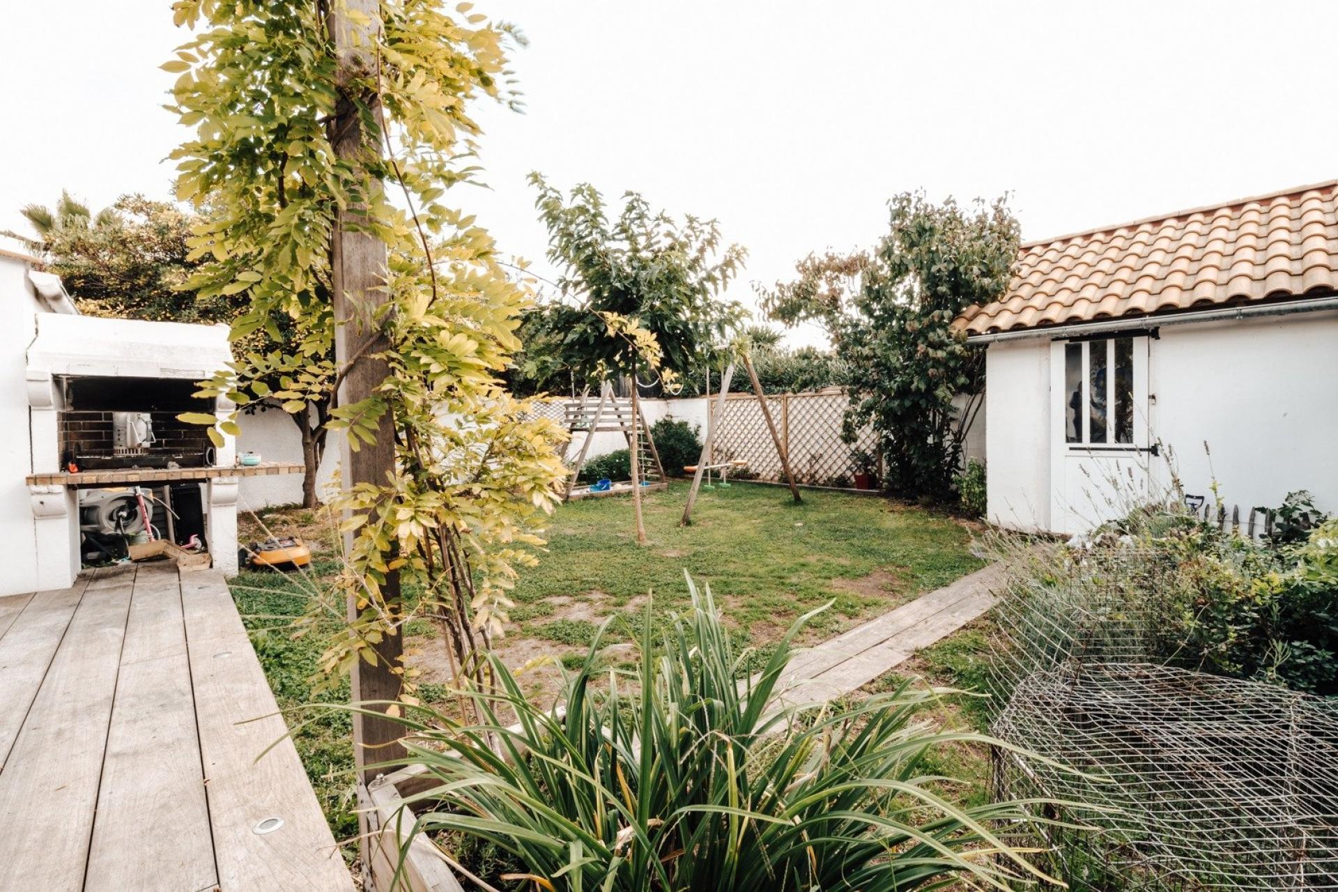 Photo 10 of the listing.