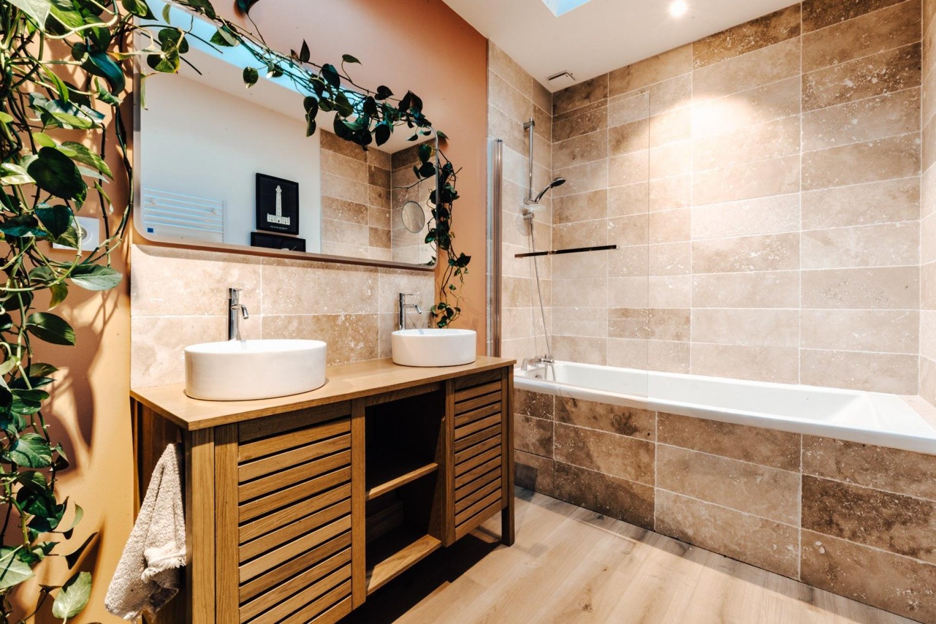 Photo 8 of the listing.