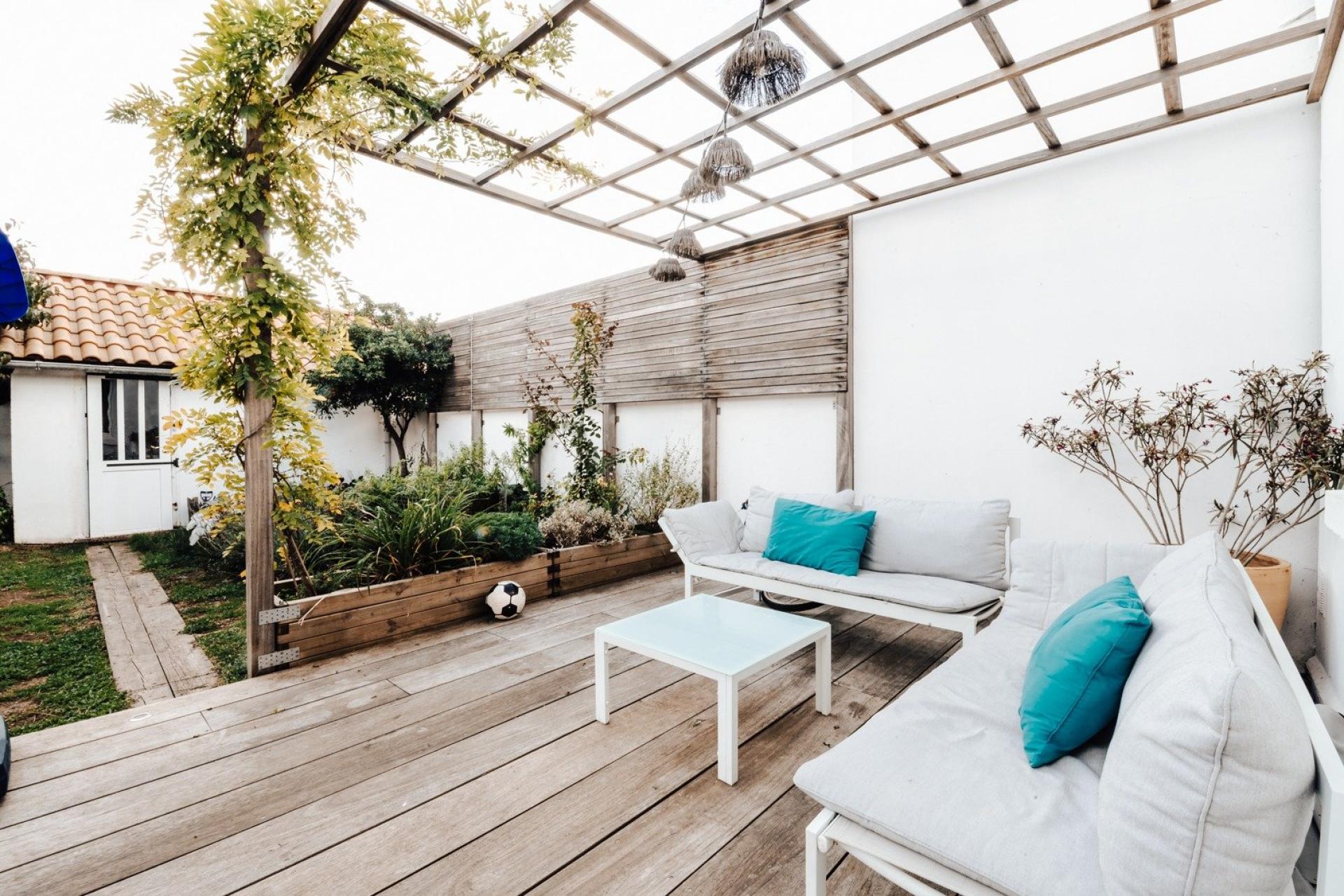 Photo 9 of the listing.